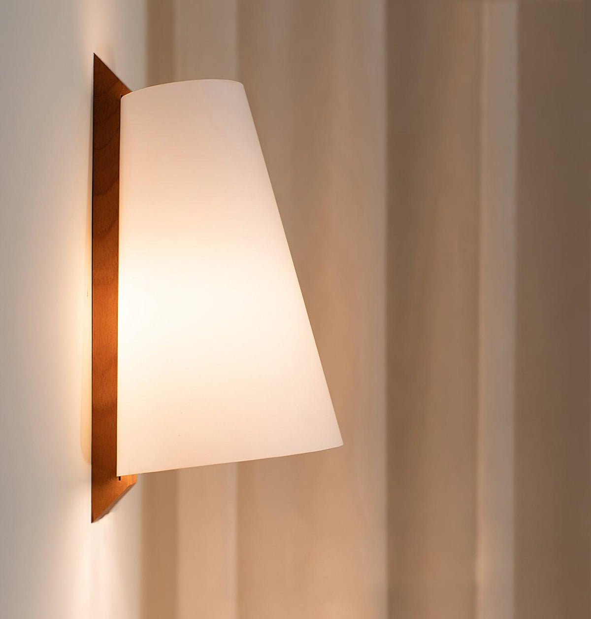 Miriam nowoczesna minimalistyczna kinkietowa lampa z tworzywa sztucznego