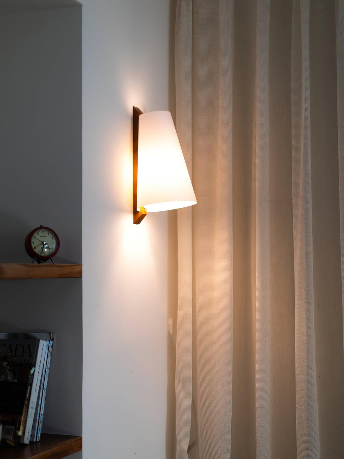 Miriam nowoczesna minimalistyczna kinkietowa lampa z tworzywa sztucznego