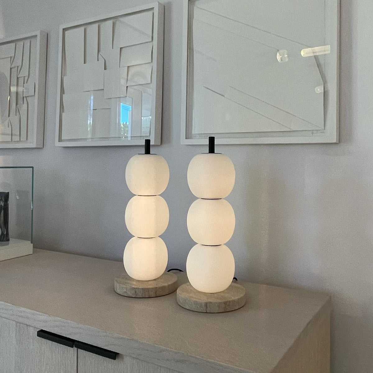 Olive nowoczesna lampa stołowa z marmuru