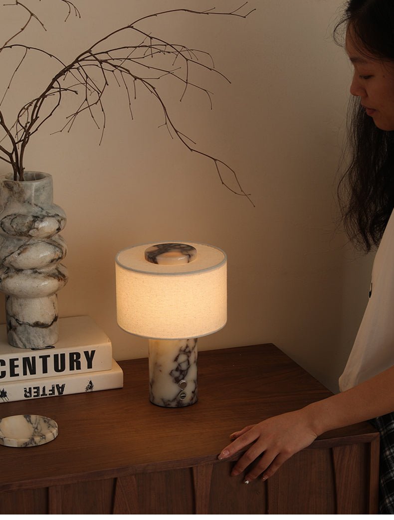 Kalwy cylindryczna lampa stołowa z travertynu w kolorze żółtym