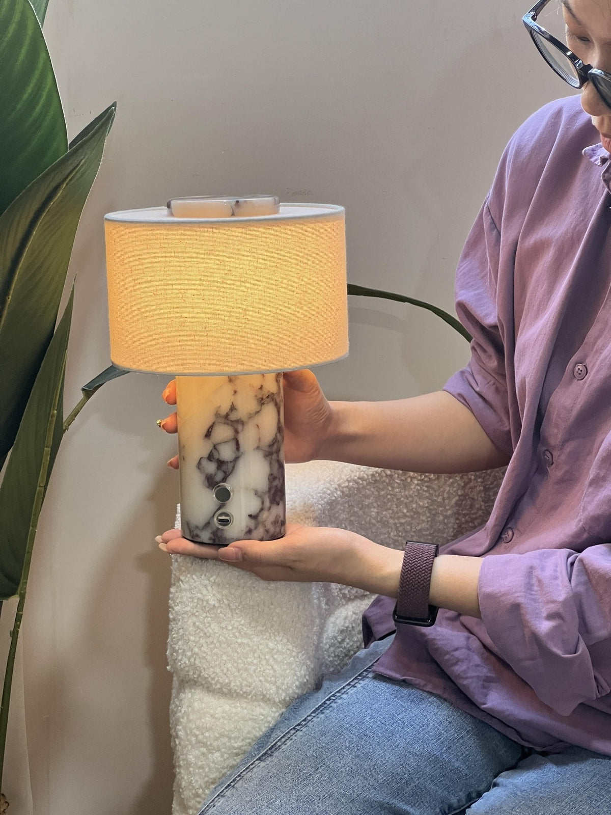 Kalwy cylindryczna lampa stołowa z travertynu w kolorze żółtym