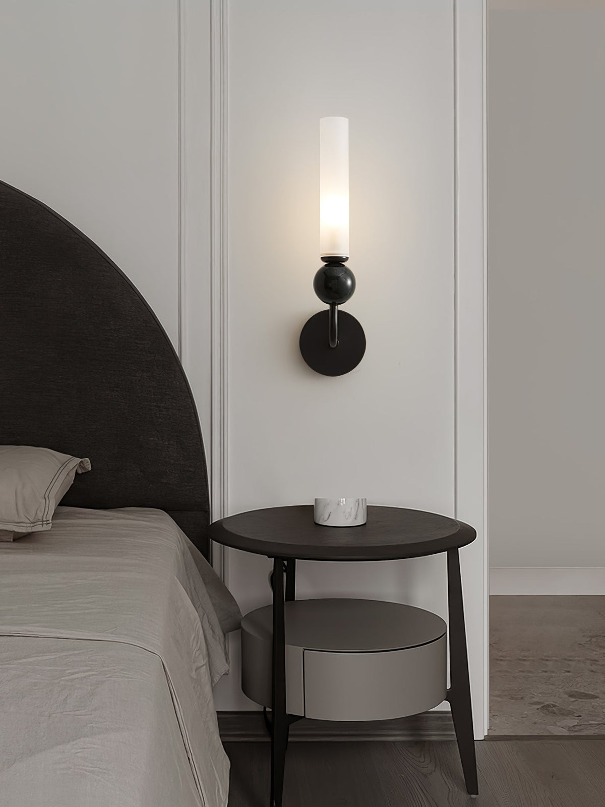 Dulane nowoczesna minimalistyczna kinkietowa lampa ścienna w pionie z marmuru