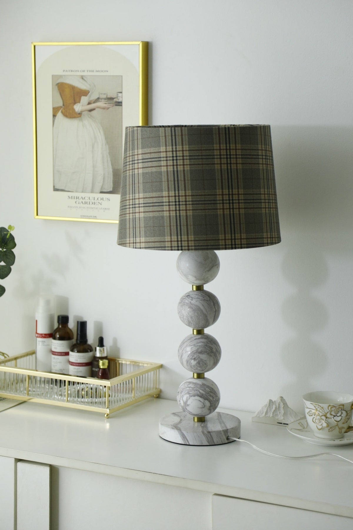 Rowan nowoczesna lampa stołowa z marmuru