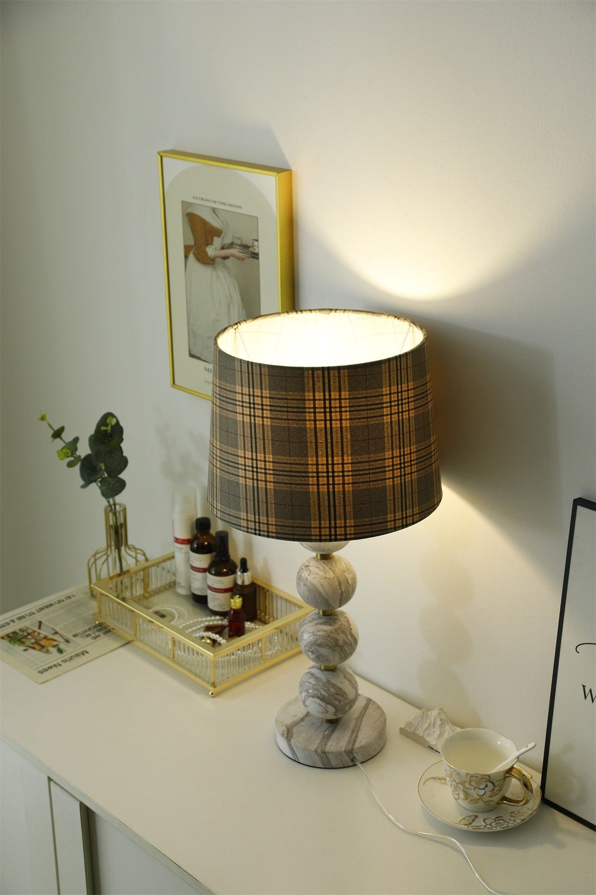 Rowan nowoczesna lampa stołowa z marmuru
