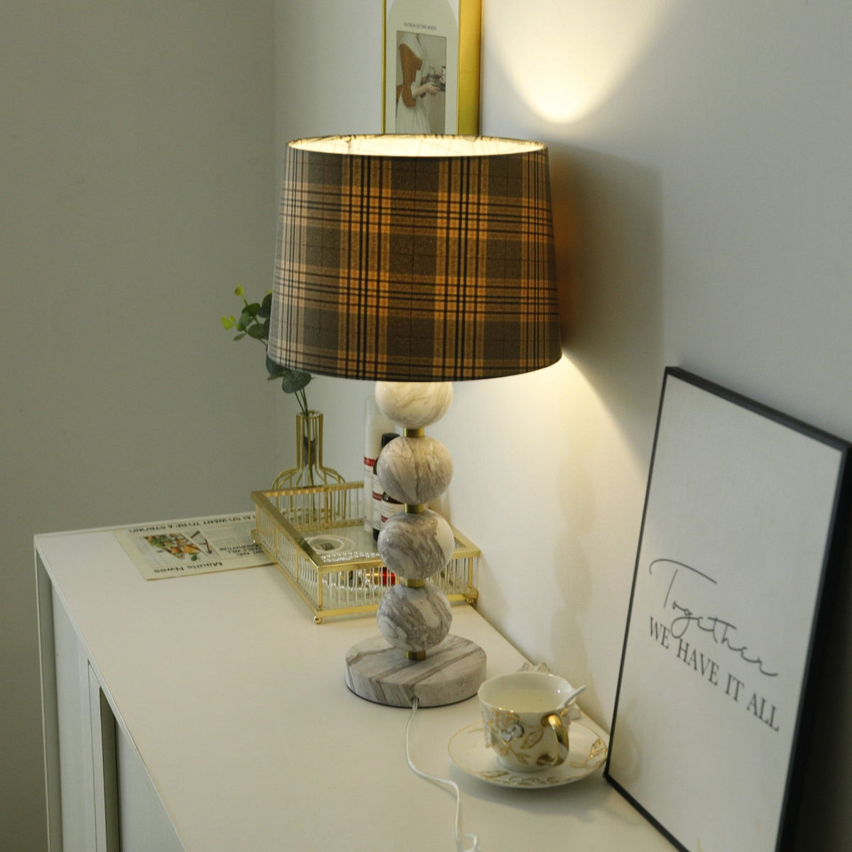 Rowan nowoczesna lampa stołowa z marmuru