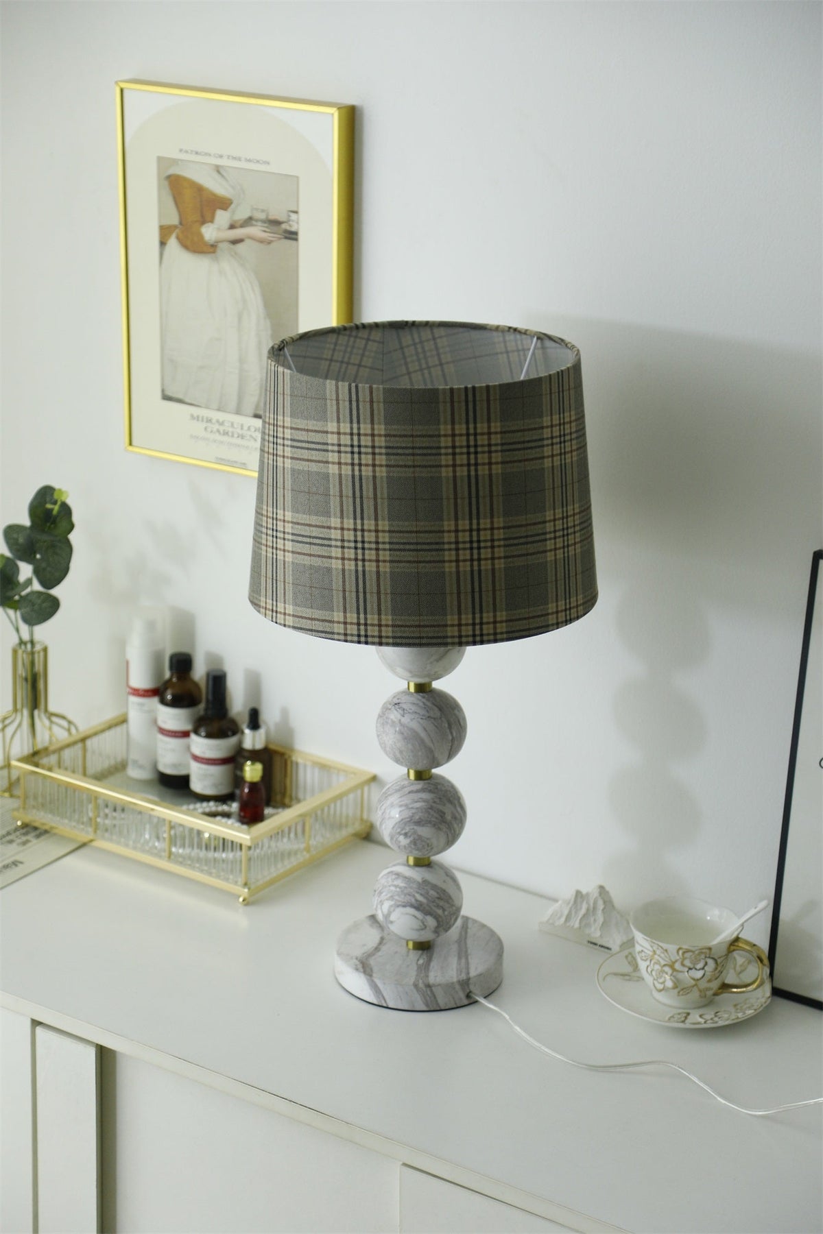 Rowan nowoczesna lampa stołowa z marmuru