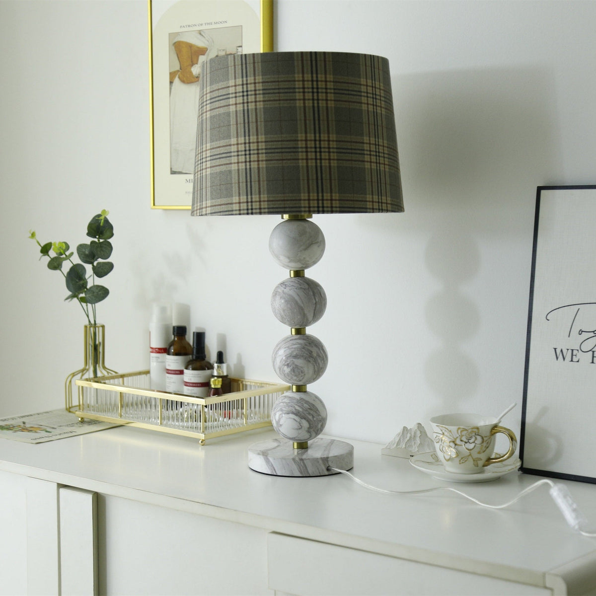 Rowan nowoczesna lampa stołowa z marmuru