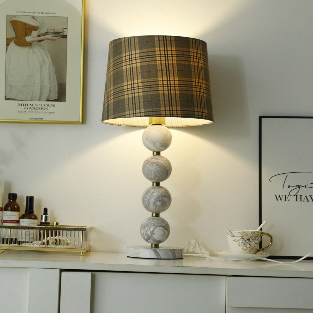 Rowan nowoczesna lampa stołowa z marmuru
