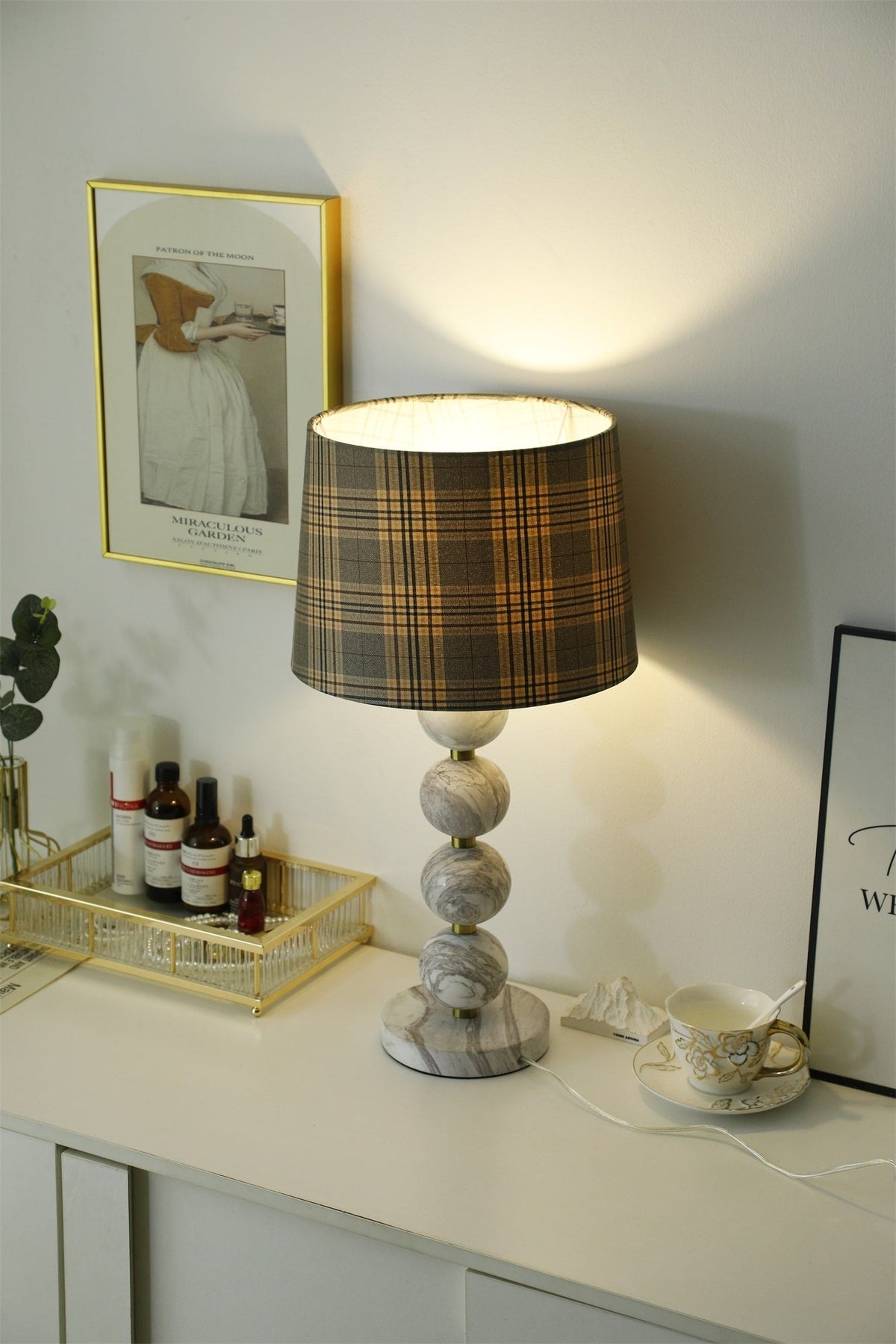 Rowan nowoczesna lampa stołowa z marmuru