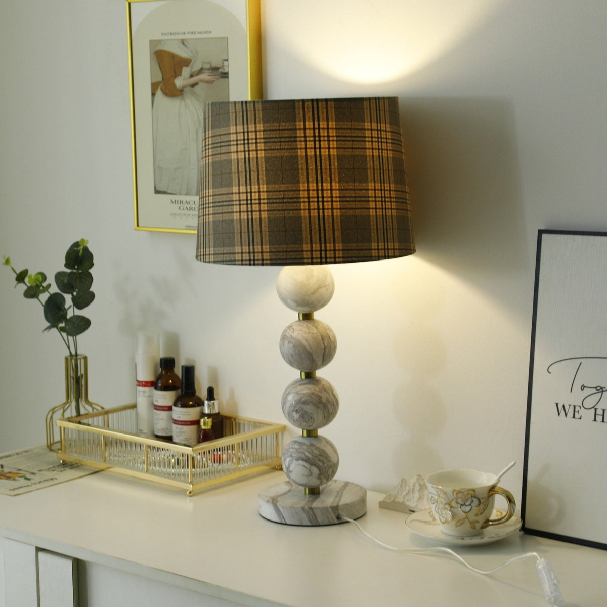 Rowan nowoczesna lampa stołowa z marmuru