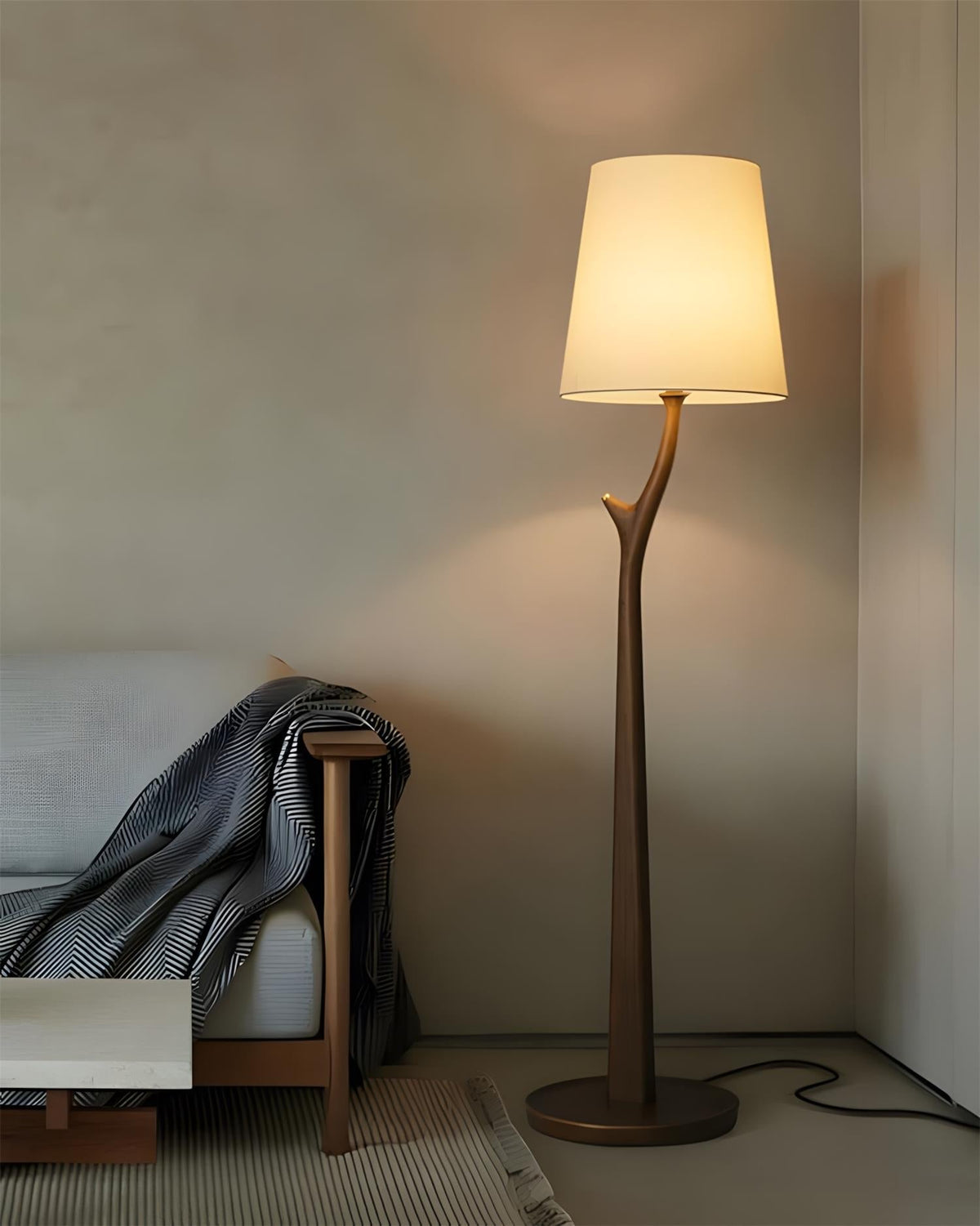Norinia lampa stojąca