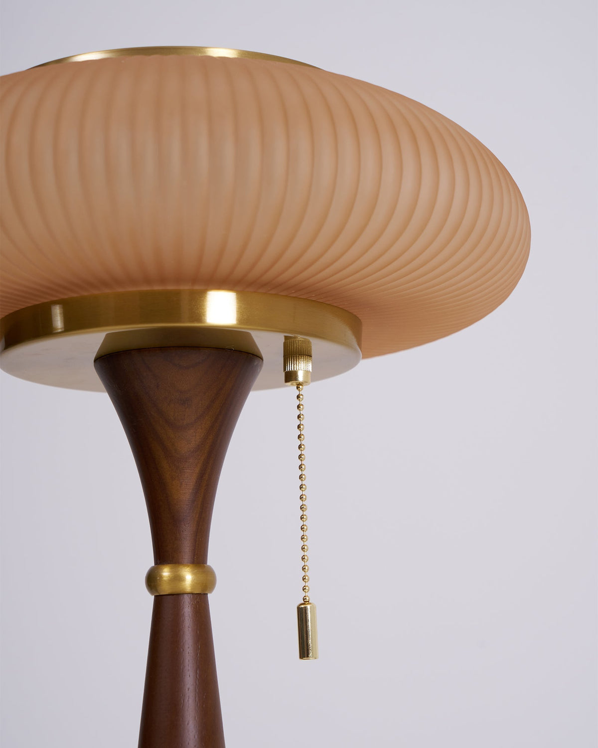 Lampa stołowa Vevelo drewniana retro