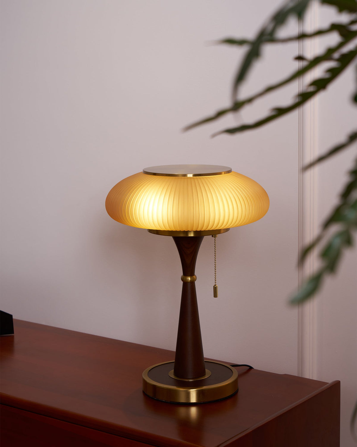 Lampa stołowa Vevelo drewniana retro