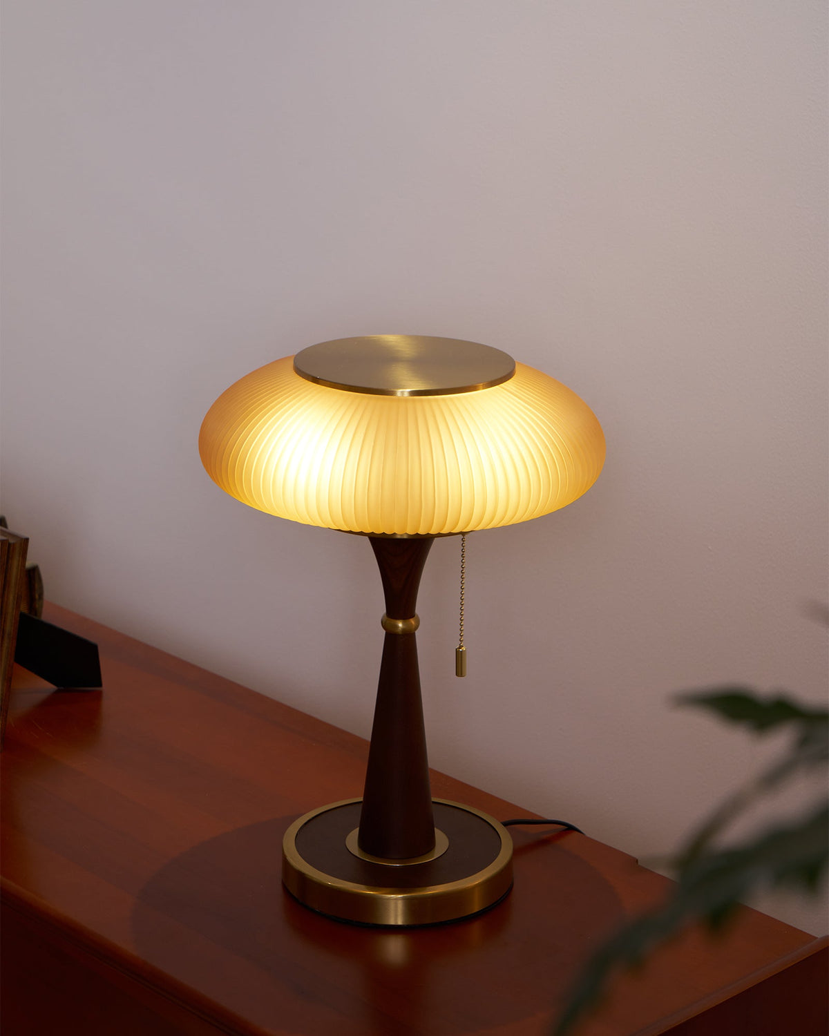 Lampa stołowa Vevelo drewniana retro