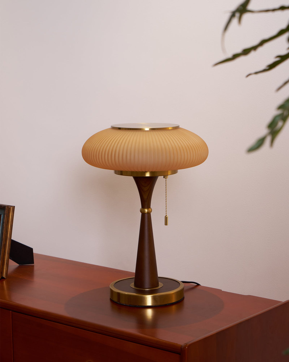 Lampa stołowa Vevelo drewniana retro