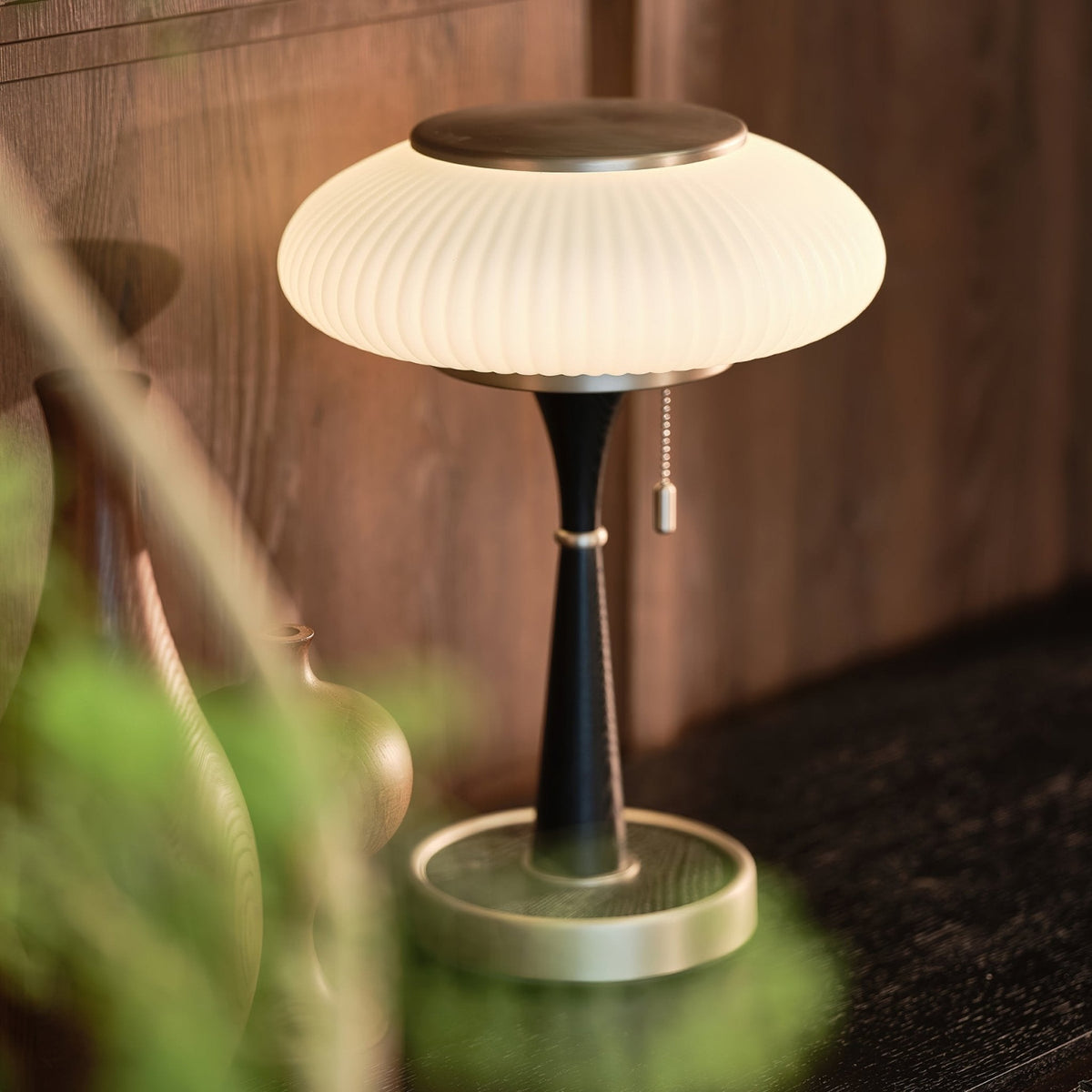 Lampa stołowa Vevelo drewniana retro