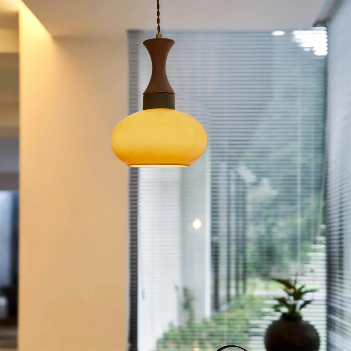 Chara lampa wisząca z wtyczką