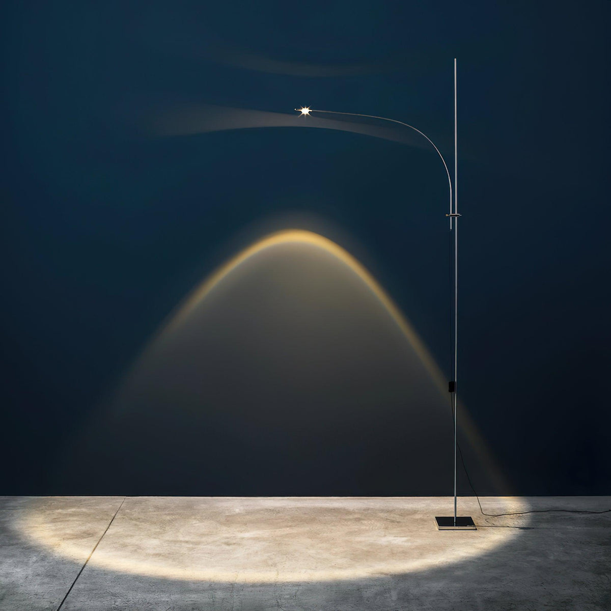 Zevenil minimalistyczna lampa stojąca