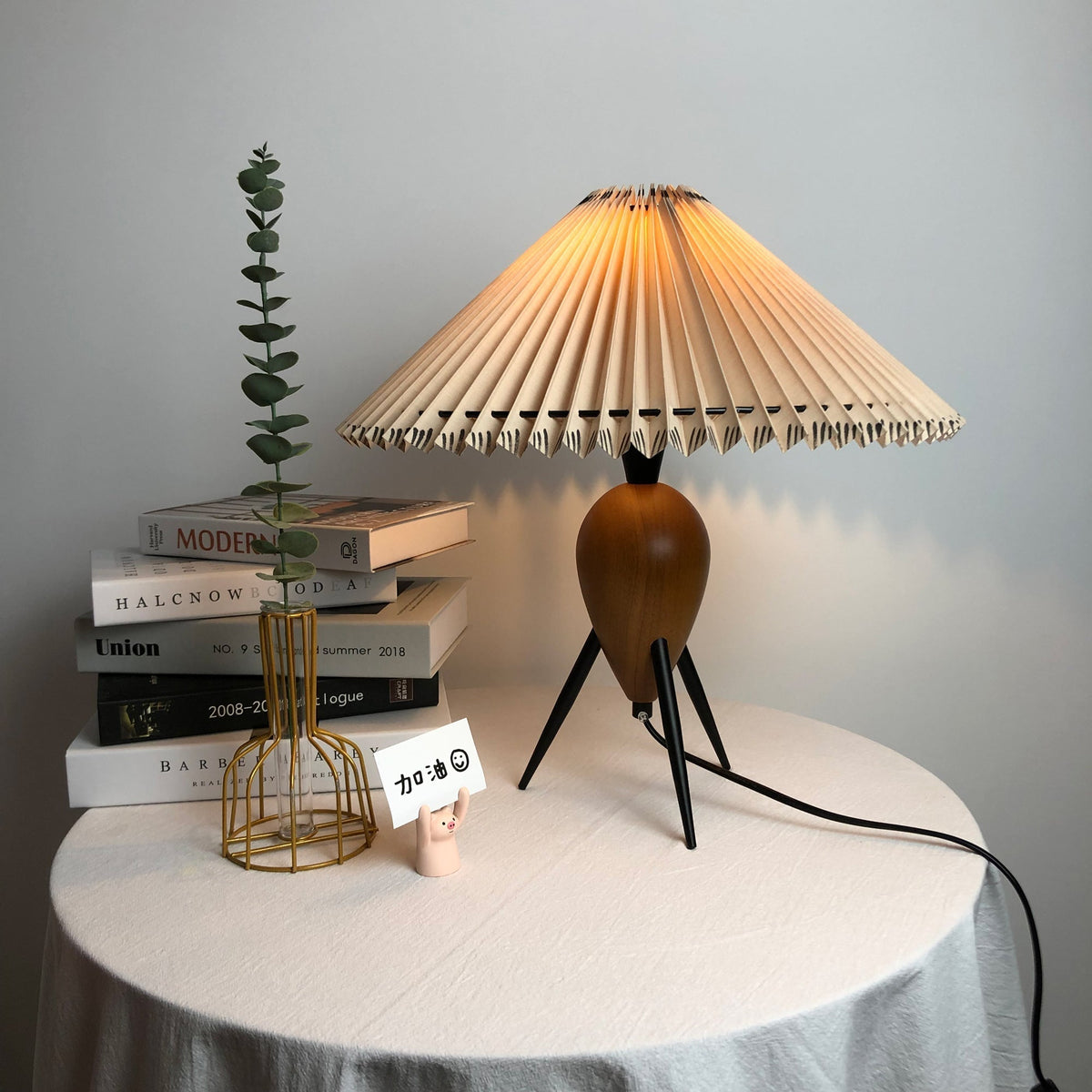 Elyse retro lampa stołowa z drewna i płótna
