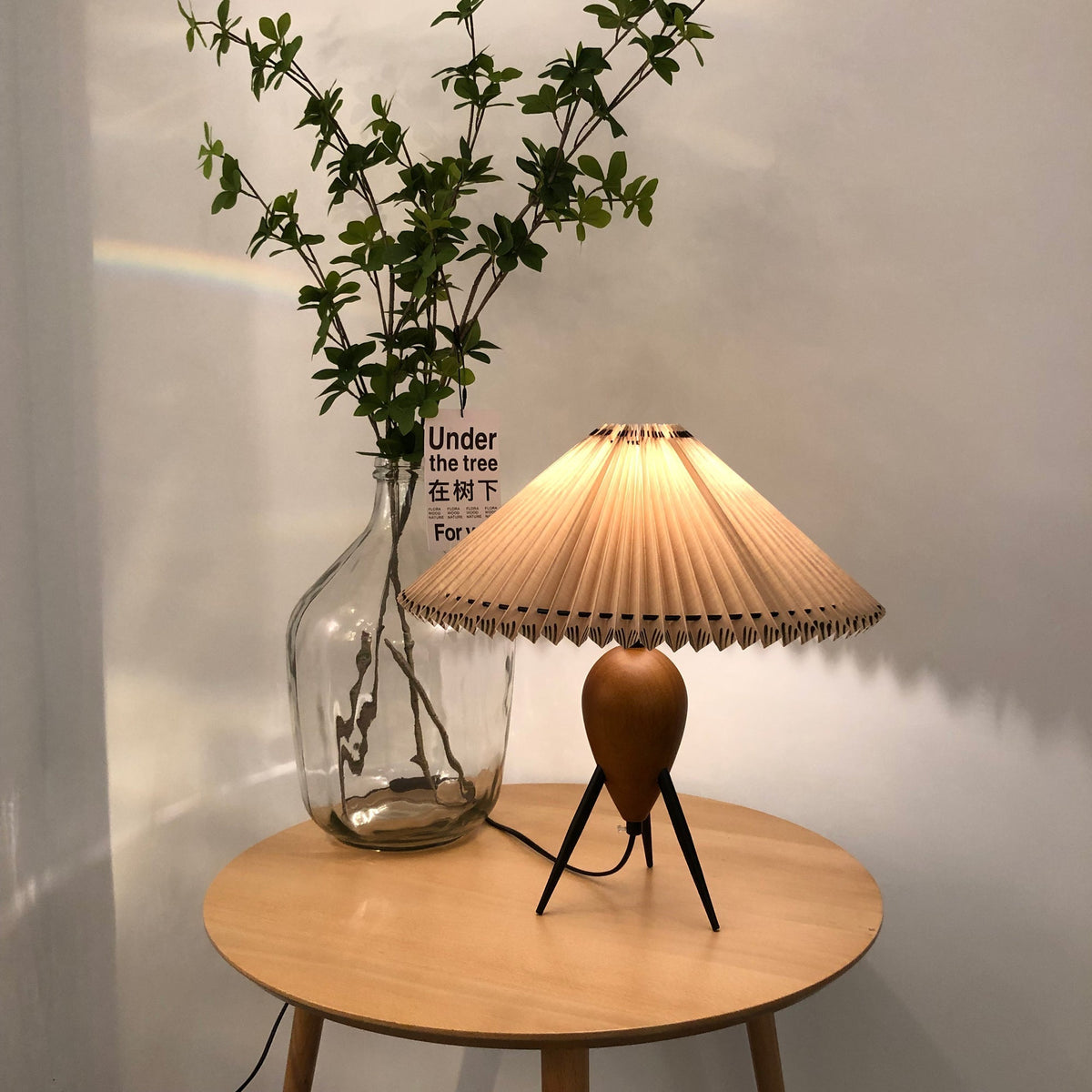 Elyse retro lampa stołowa z drewna i płótna