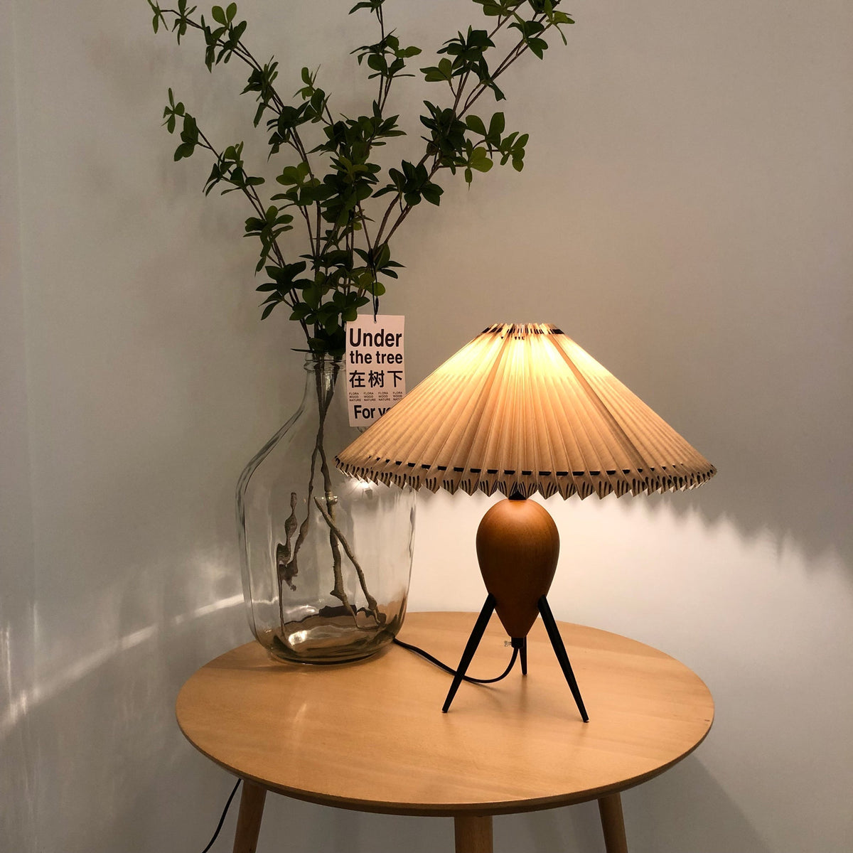 Elyse retro lampa stołowa z drewna i płótna