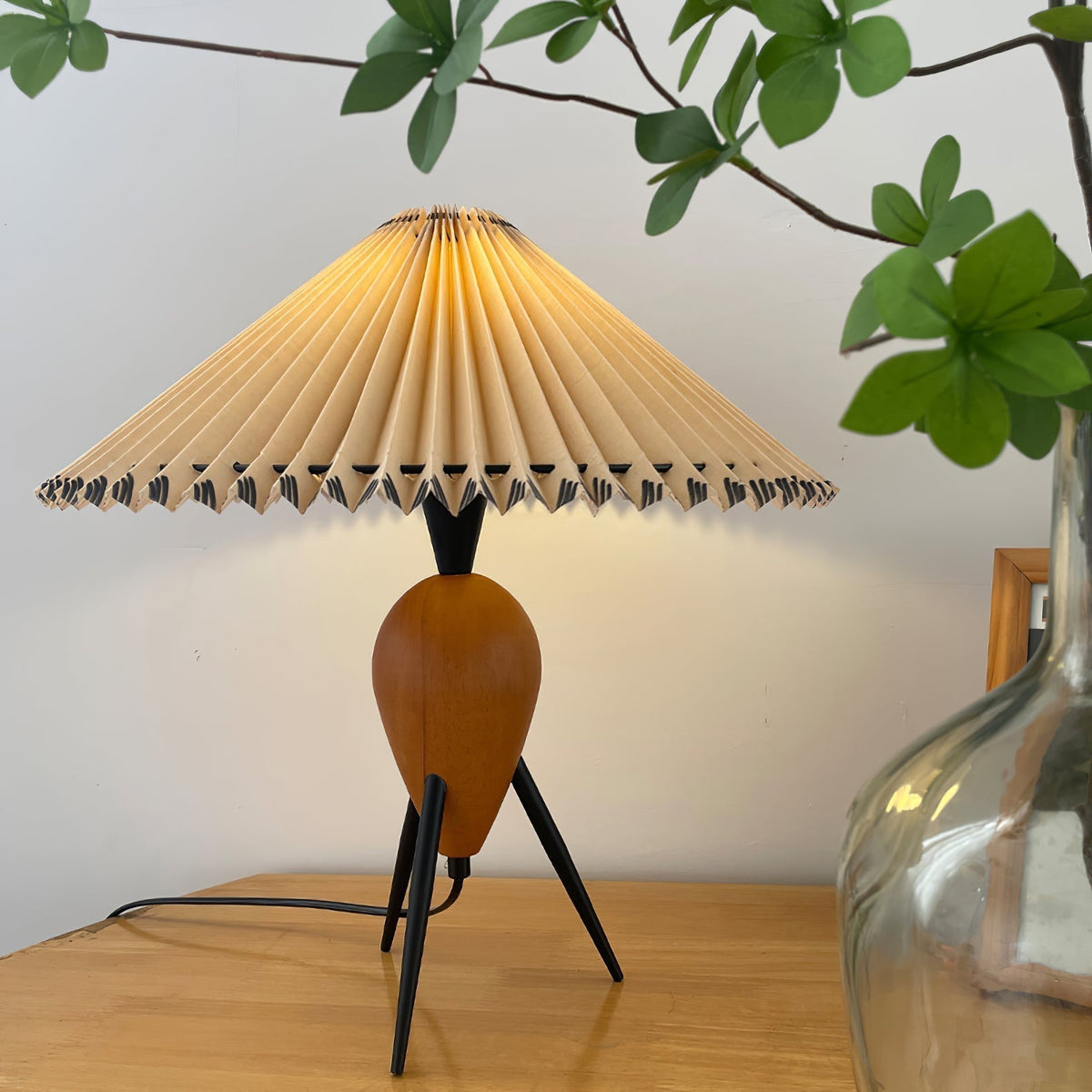 Elyse retro lampa stołowa z drewna i płótna