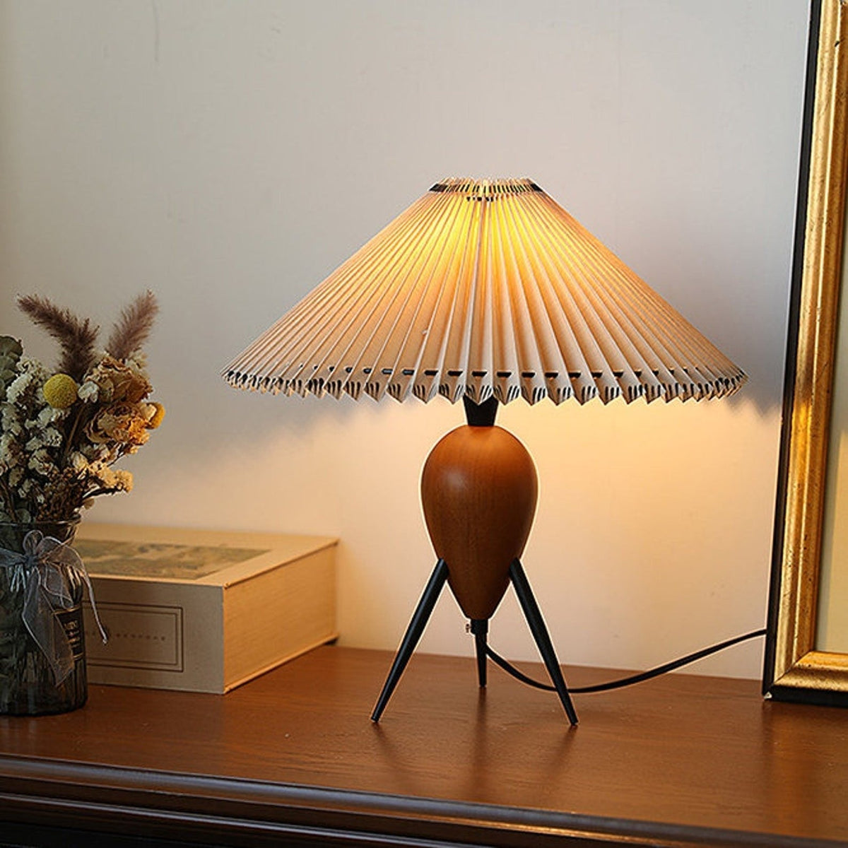 Elyse retro lampa stołowa z drewna i płótna