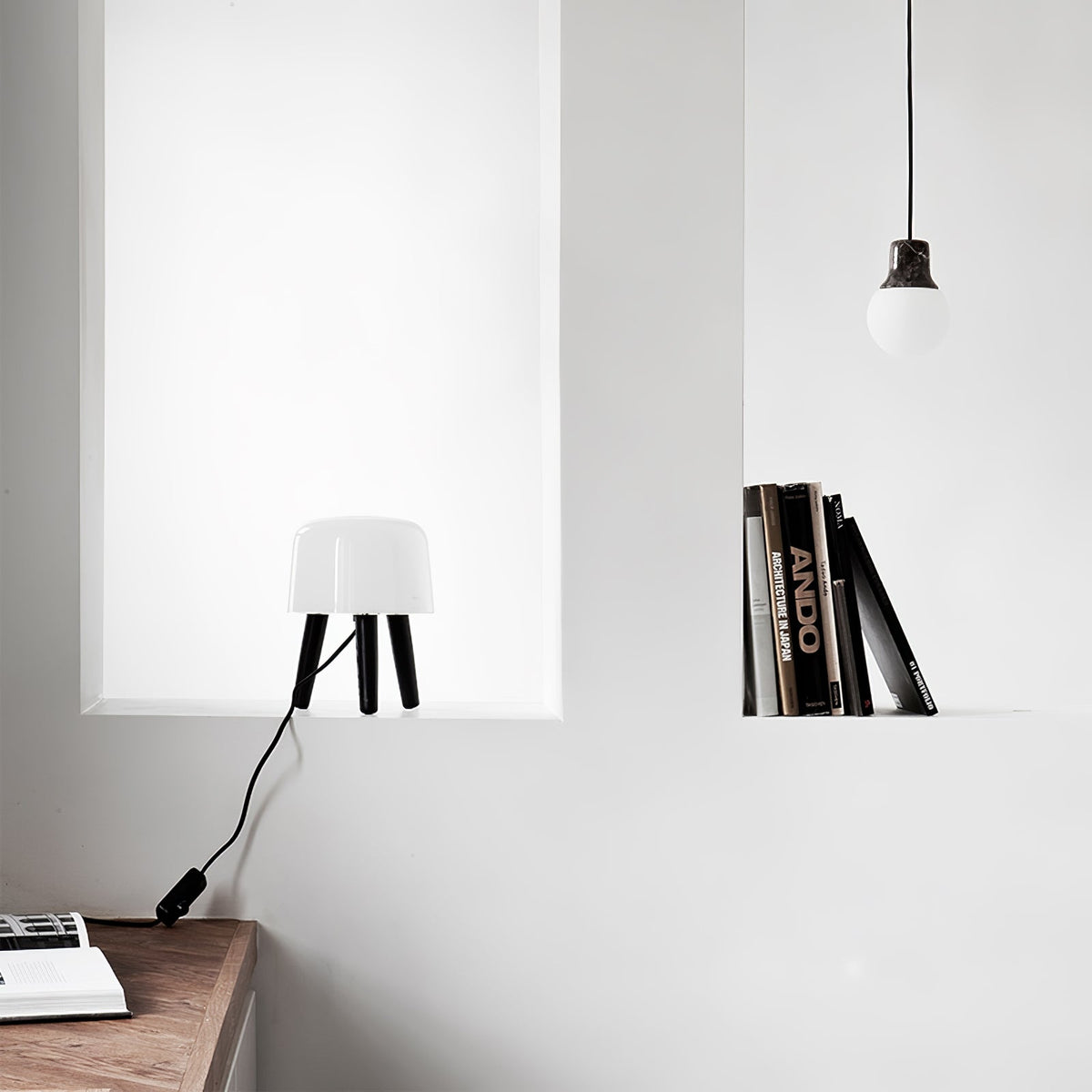 GlowPod lampa stołowa ze szkła i drewna w kolorze naturalnym & biała