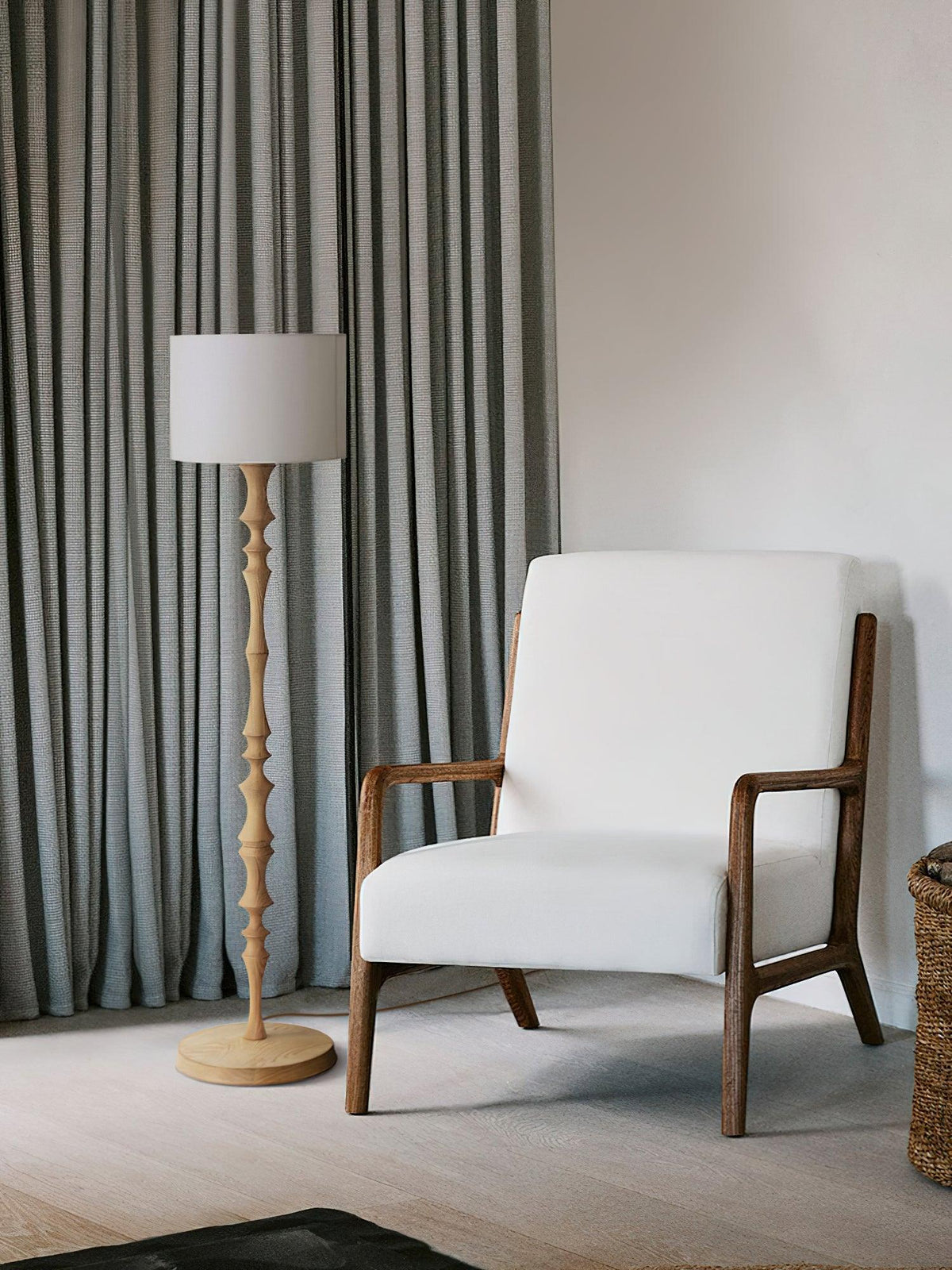 Vilten elegancka lampa stojąca z drewna