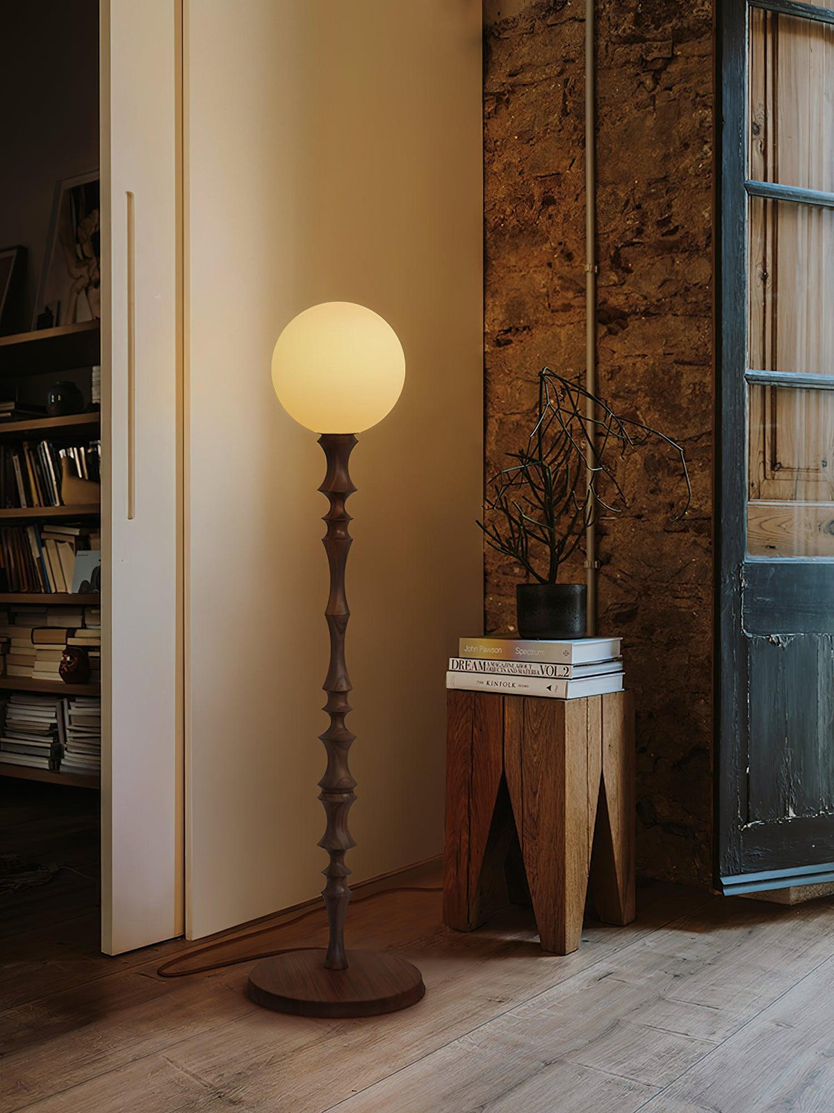 Vilten elegancka lampa stojąca z drewna