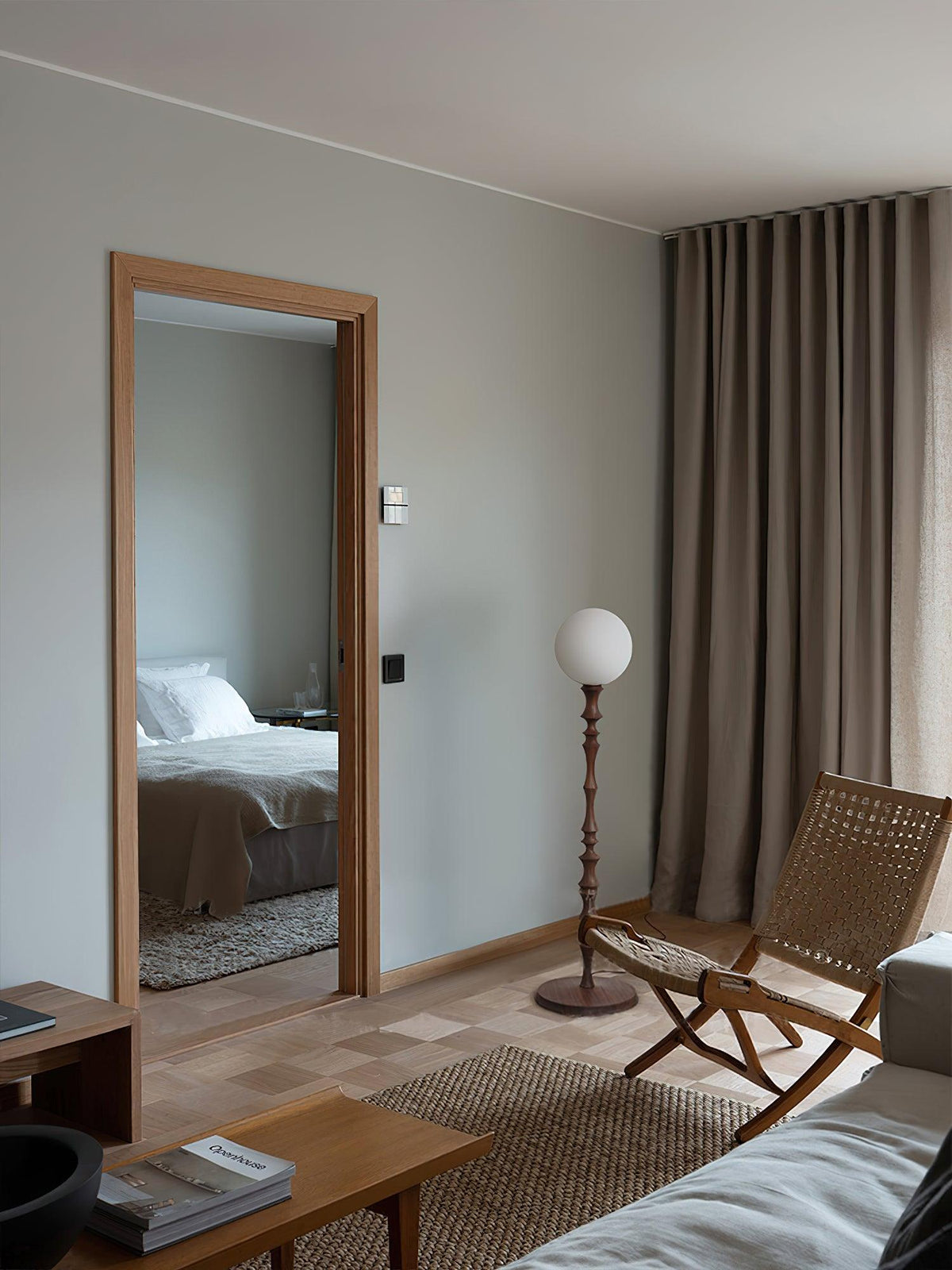 Vilten elegancka lampa stojąca z drewna