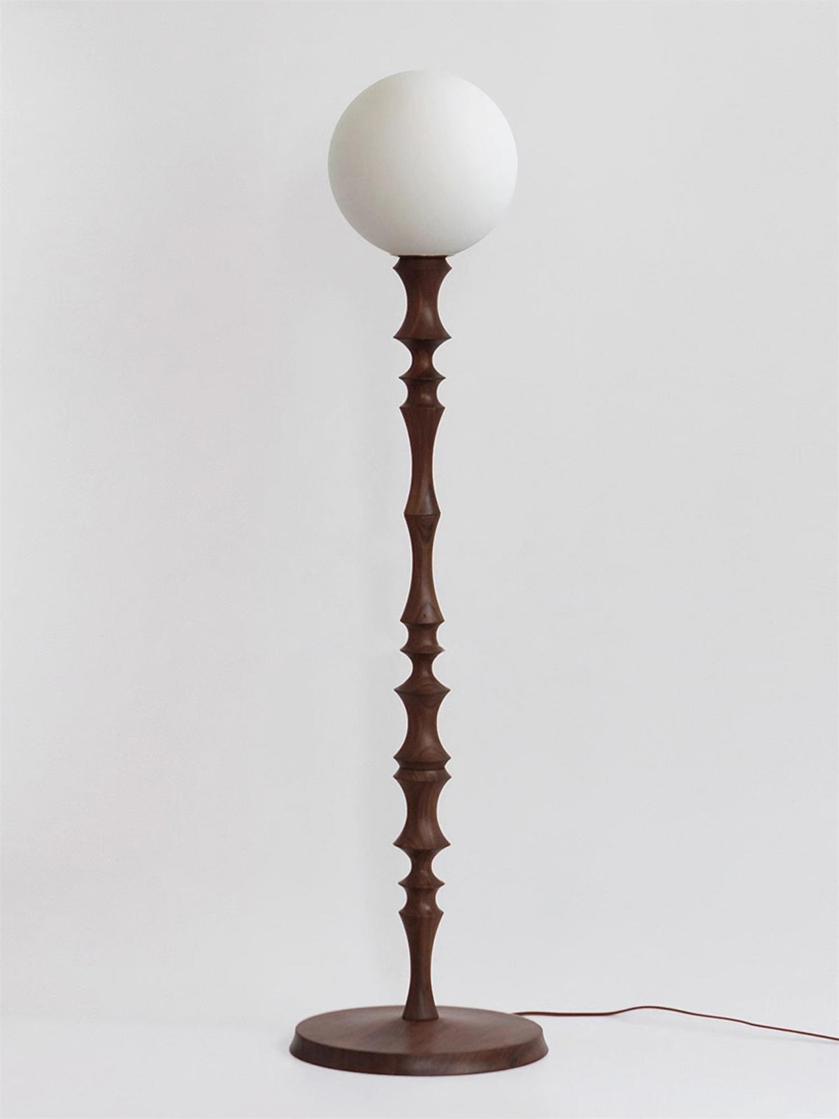 Vilten elegancka lampa stojąca z drewna