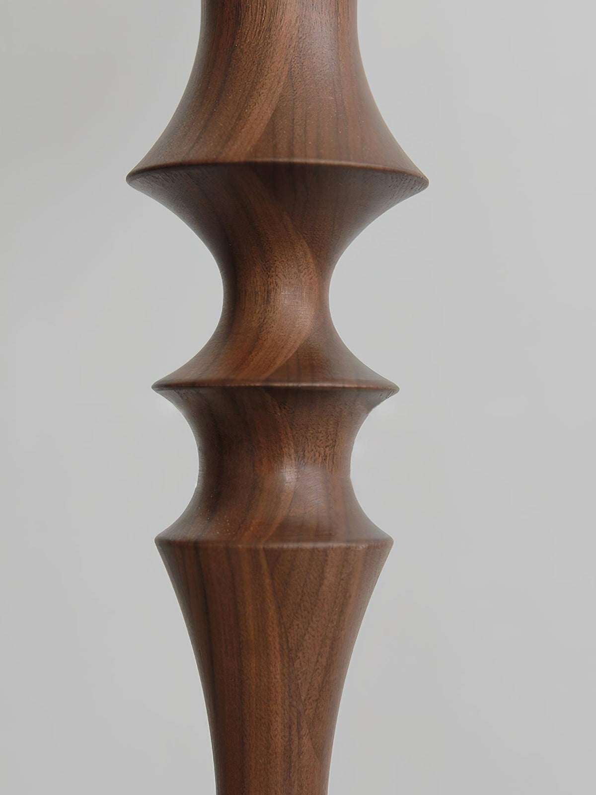 Vilten elegancka lampa stojąca z drewna