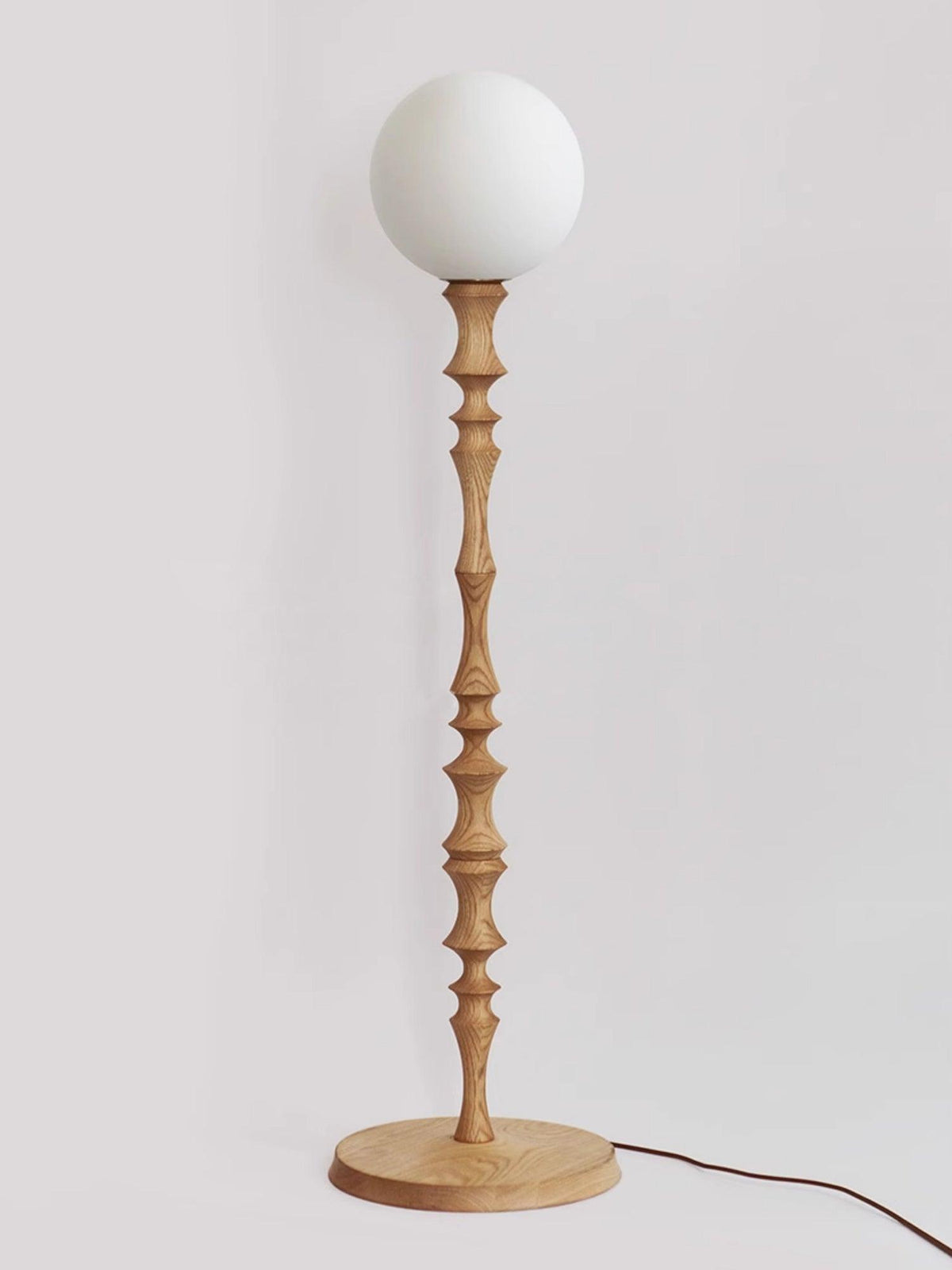 Vilten elegancka lampa stojąca z drewna