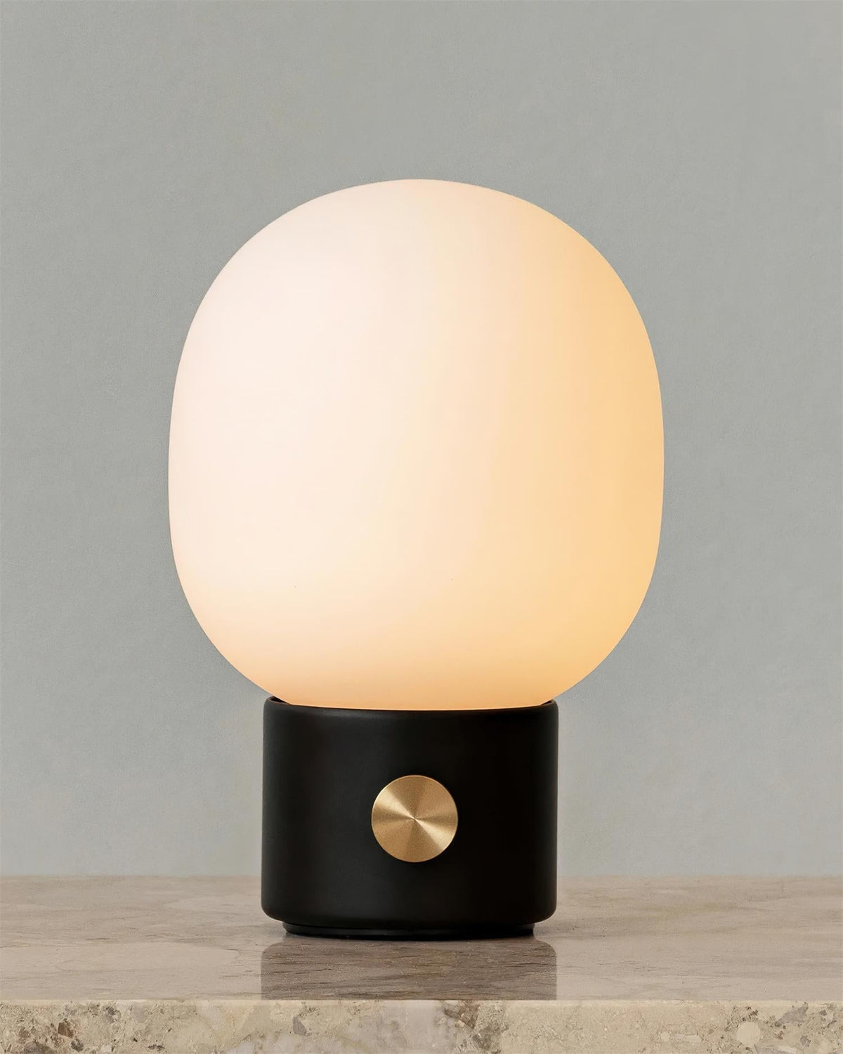 Velaaya lampa stołowa