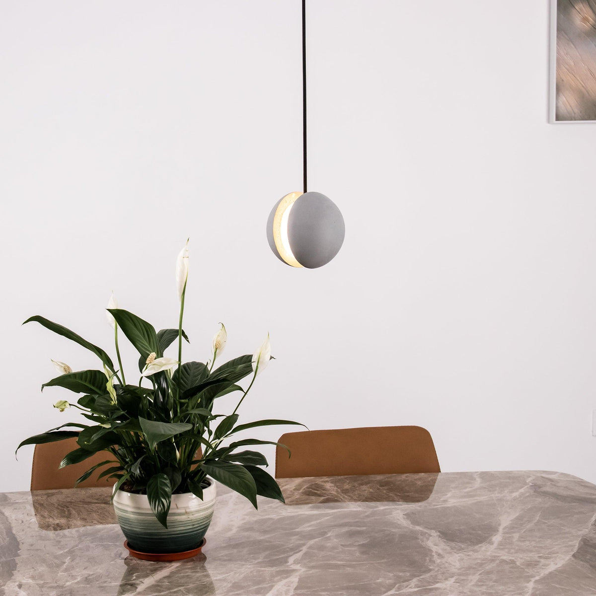 Umi lampa wisząca kula betonowa minimalistyczna industrialna