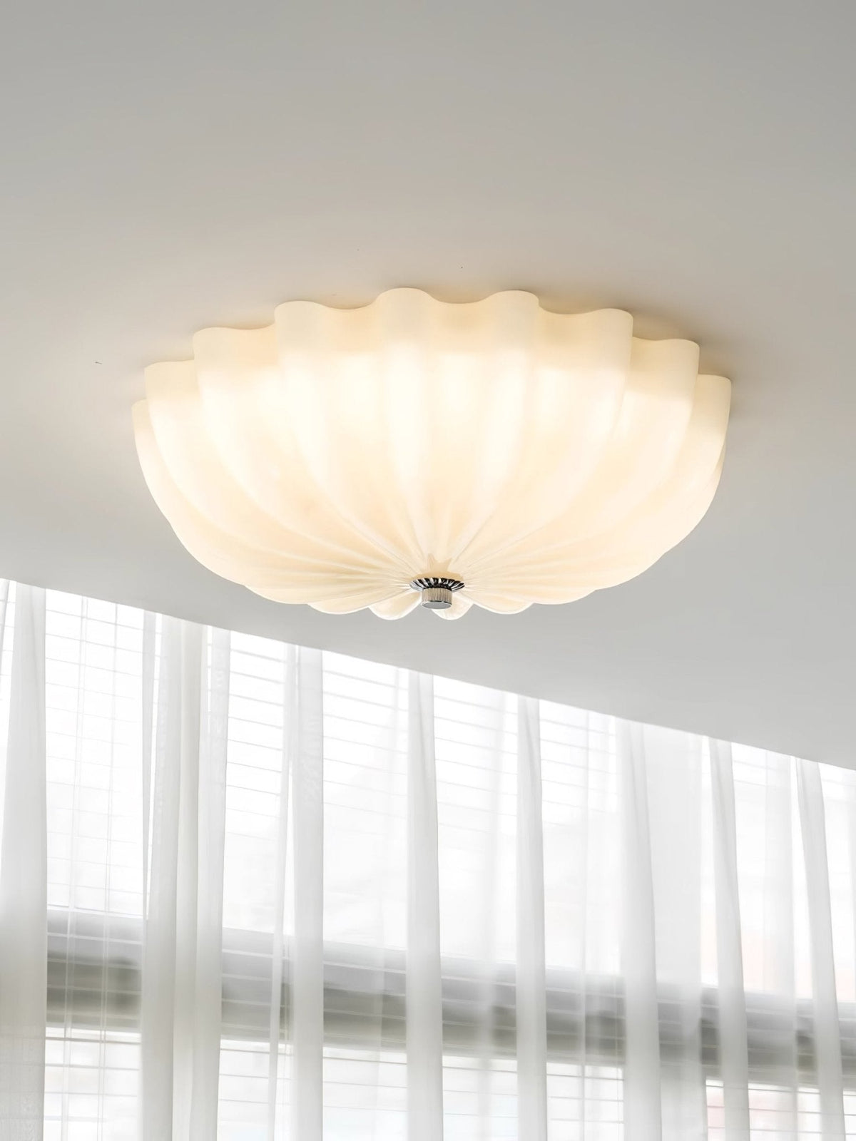 Urelis lampa sufitowa ze szkła wydmowanego w kształcie muszli