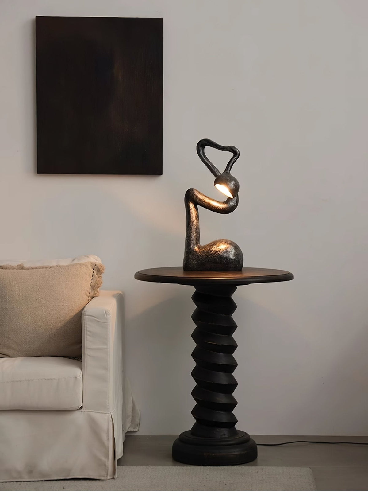 Twist czarna lampa stołowa o charakterze rzeźby