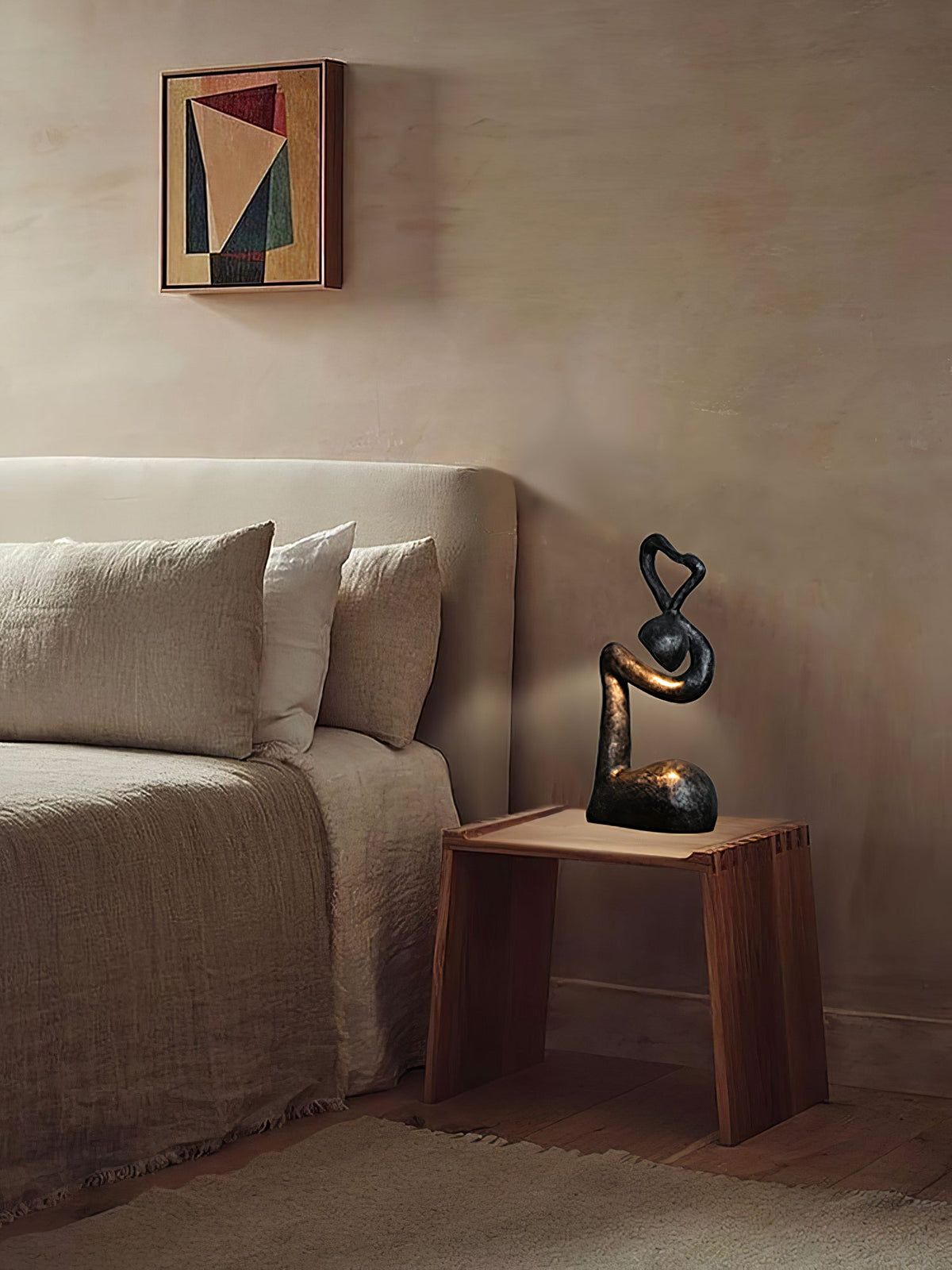 Twist czarna lampa stołowa o charakterze rzeźby
