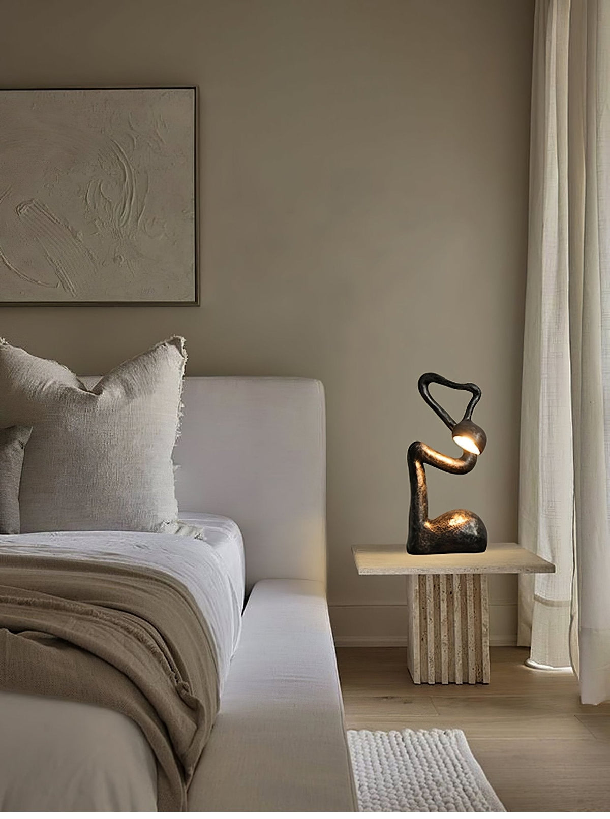 Twist czarna lampa stołowa o charakterze rzeźby