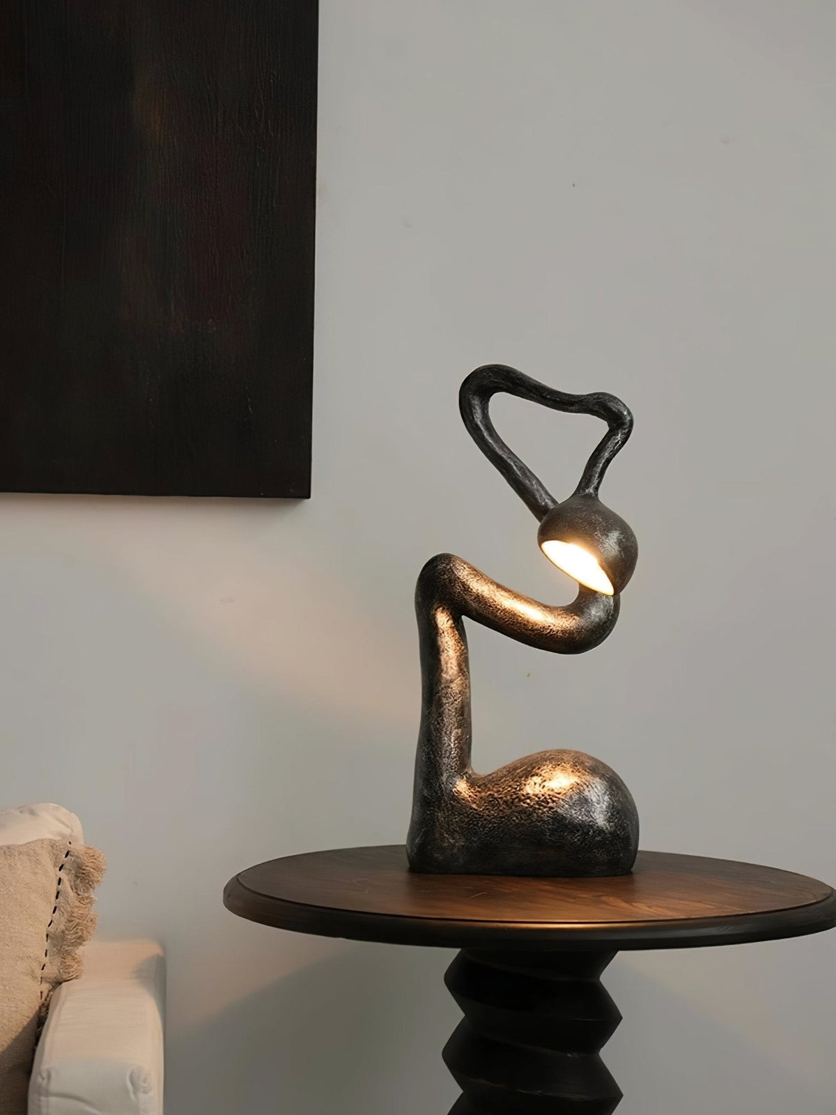 Twist czarna lampa stołowa o charakterze rzeźby