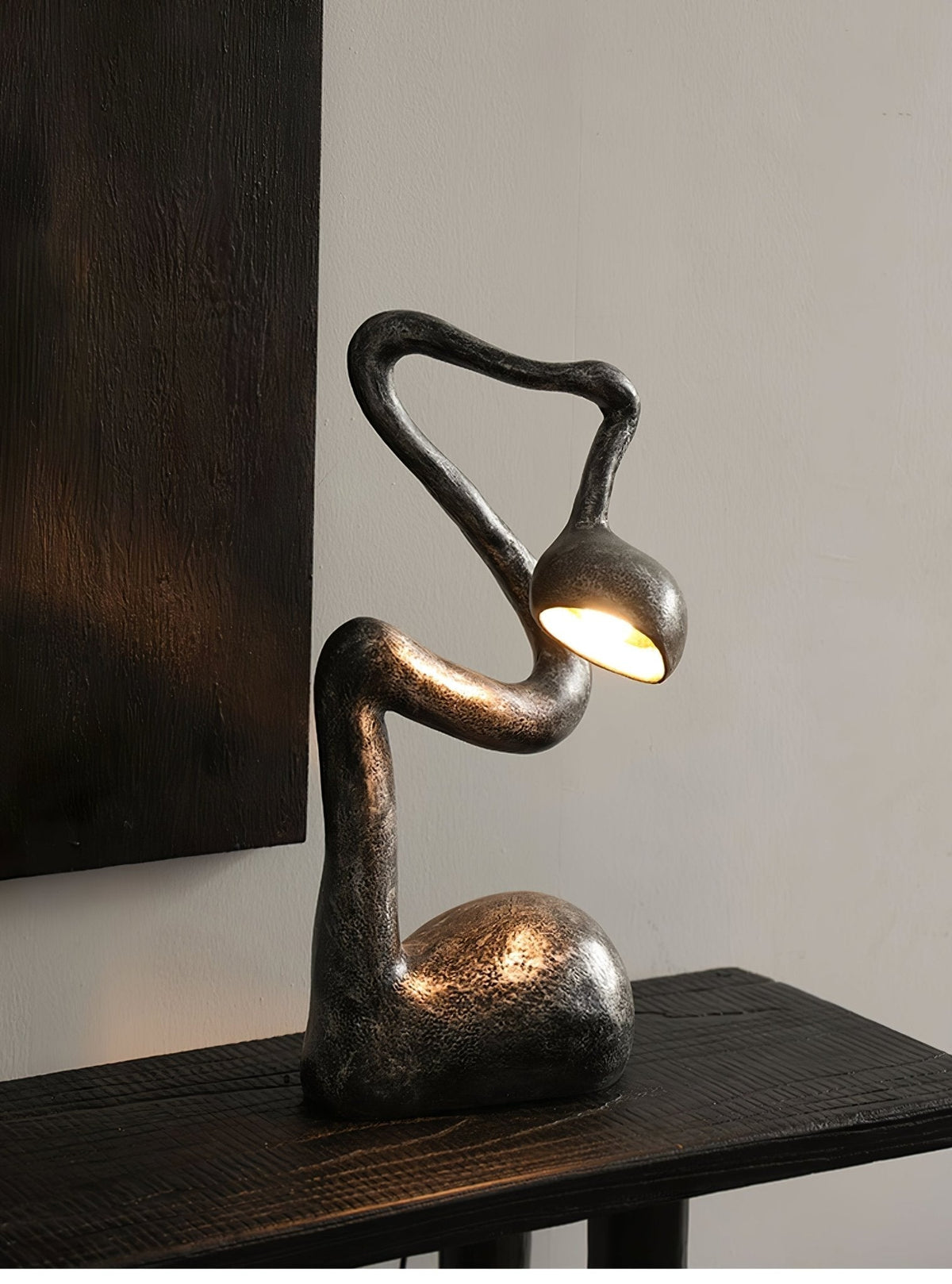Twist czarna lampa stołowa o charakterze rzeźby