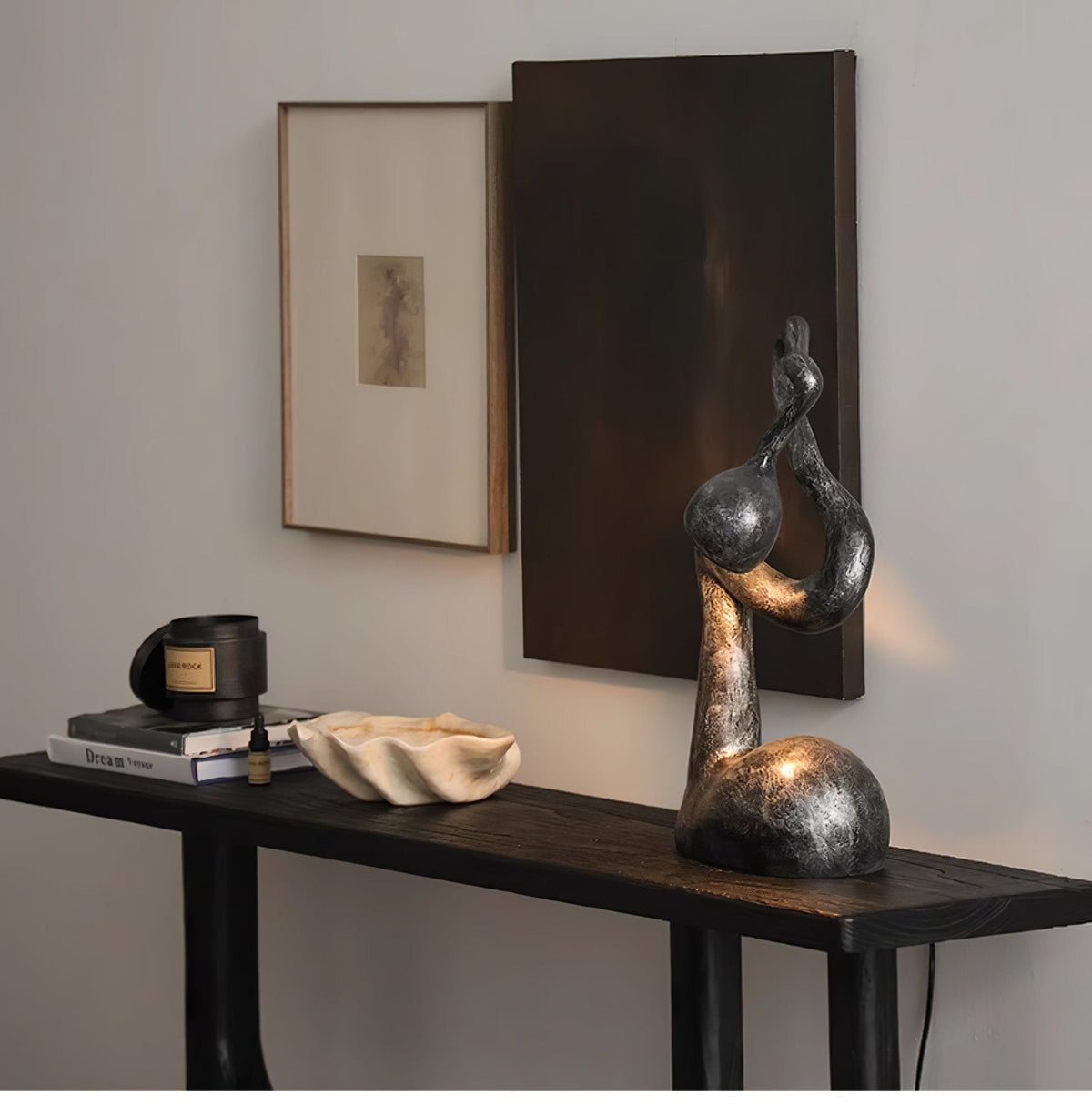 Twist czarna lampa stołowa o charakterze rzeźby
