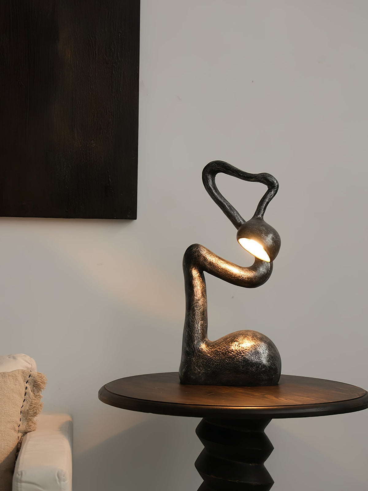 Twist czarna lampa stołowa o charakterze rzeźby