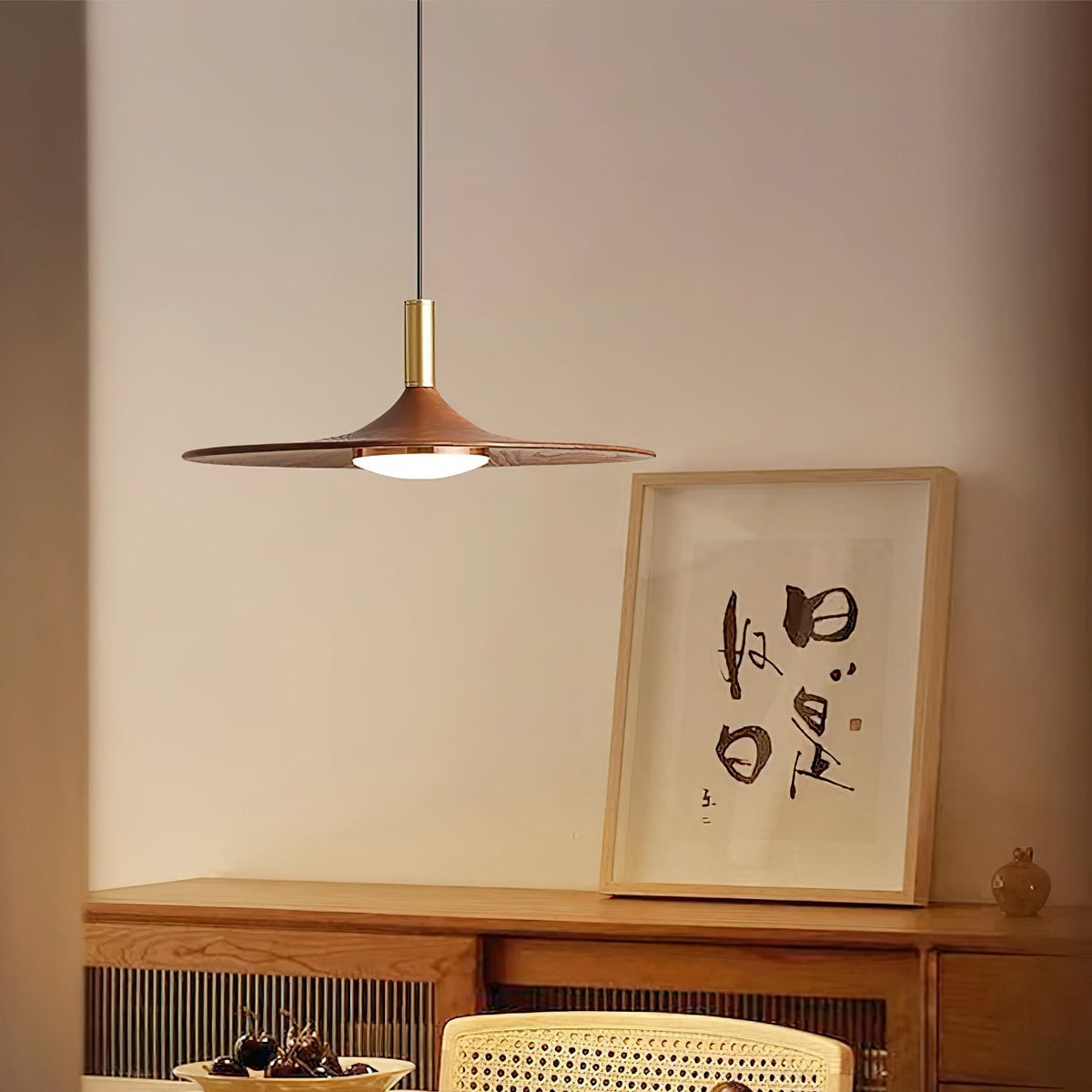 Kaelin lampa wisząca w kształcie kapelusza z drewna styl midcentury
