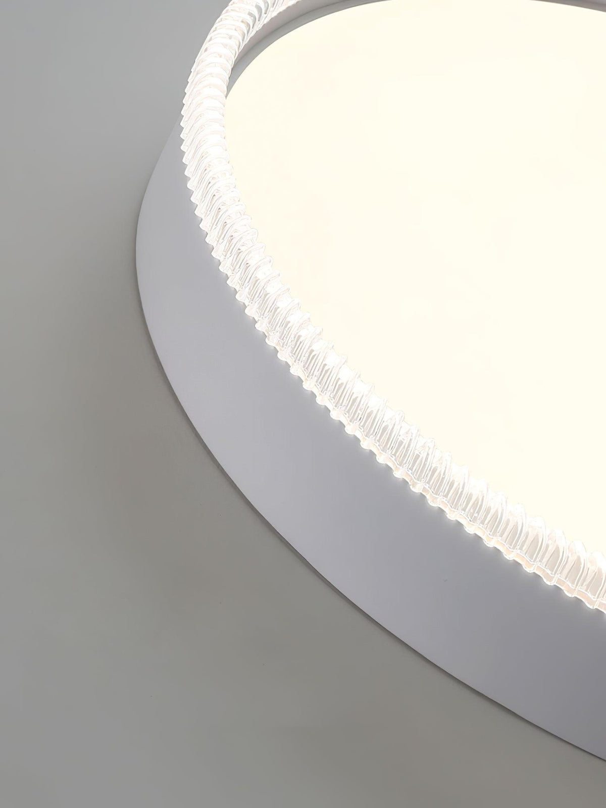 Lampa sufitowa Velorise minimalistyczna biała