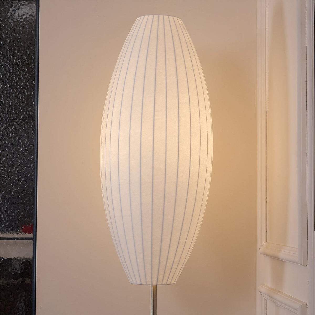 Bexno minimalistyczna lampa stojąca