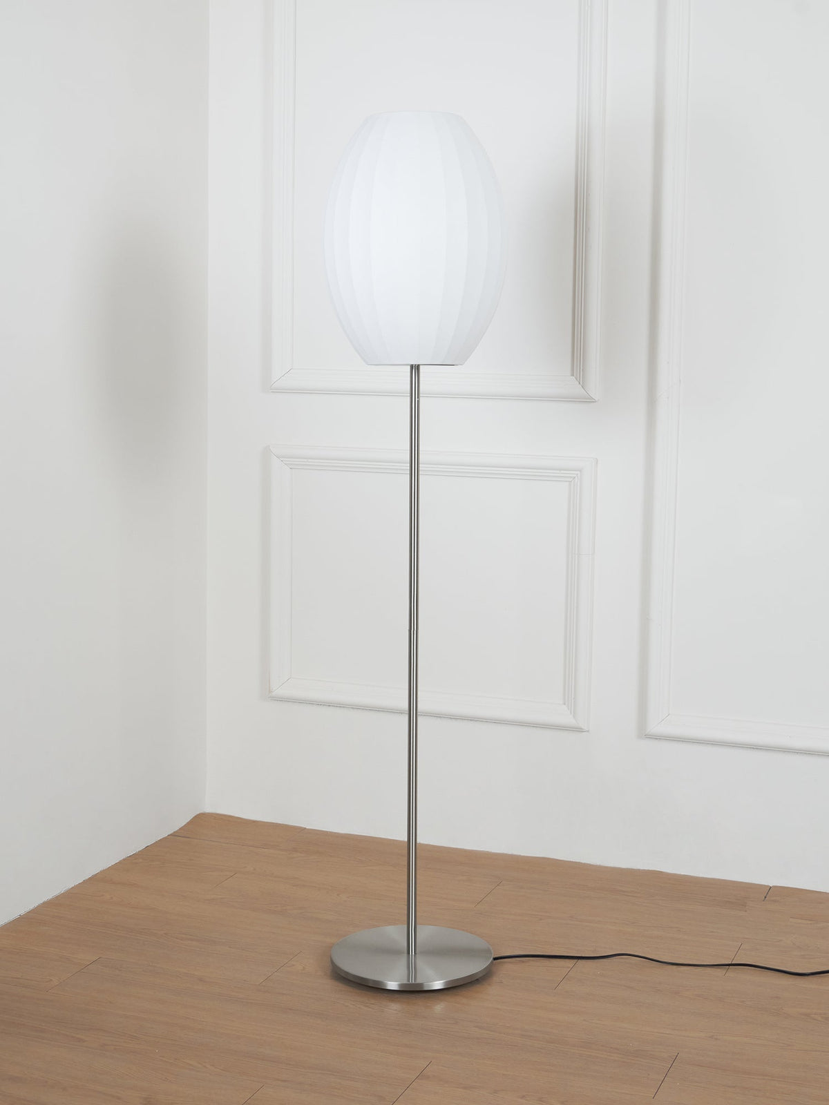 Bexno minimalistyczna lampa stojąca