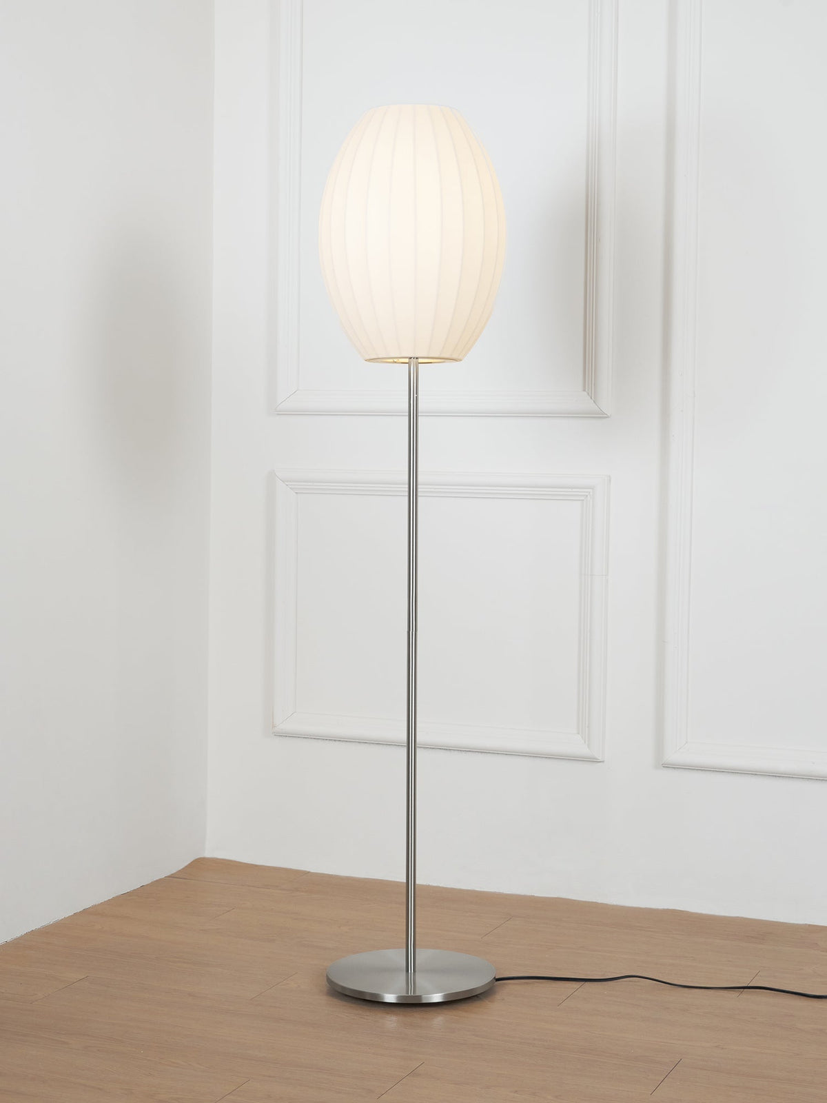 Bexno minimalistyczna lampa stojąca