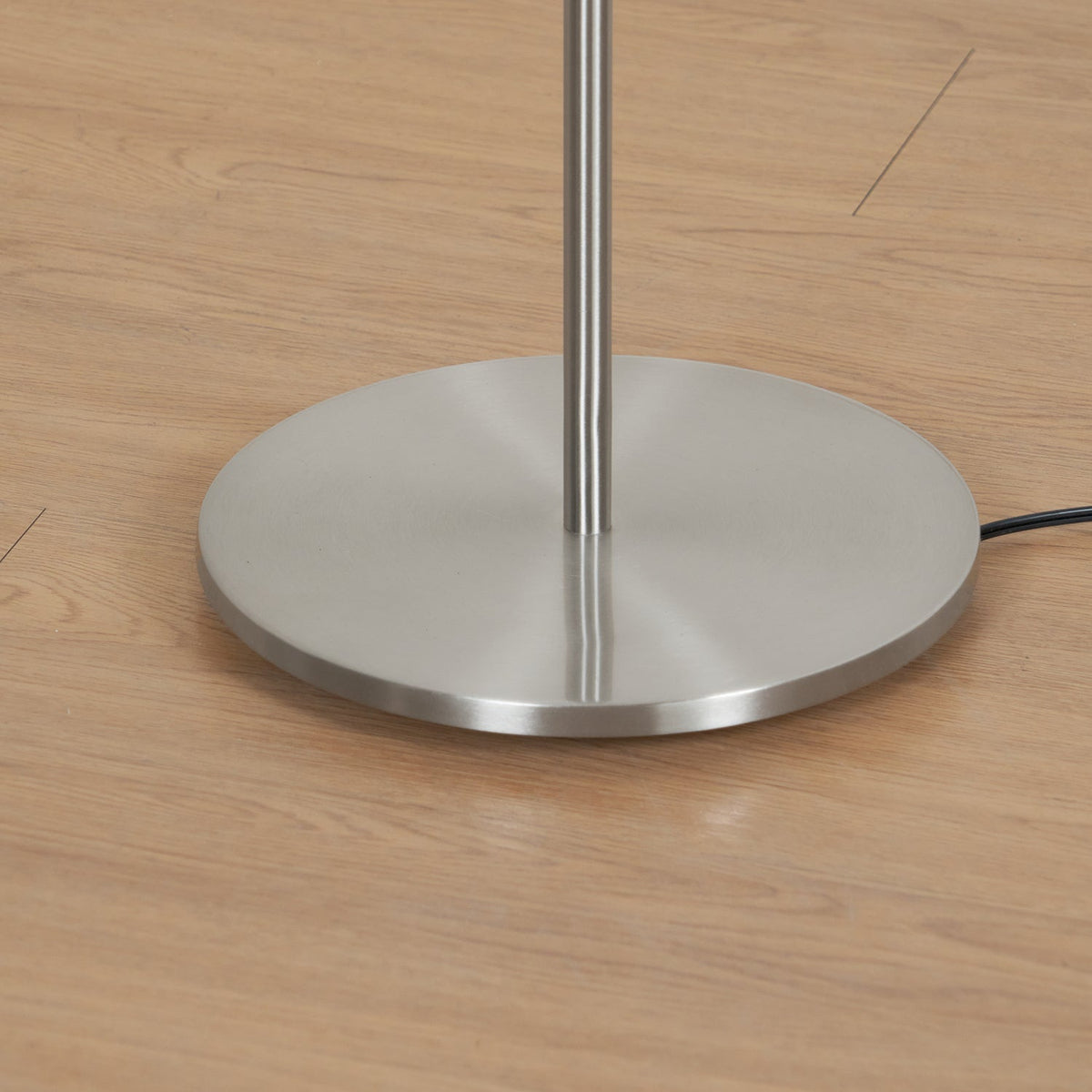 Bexno minimalistyczna lampa stojąca